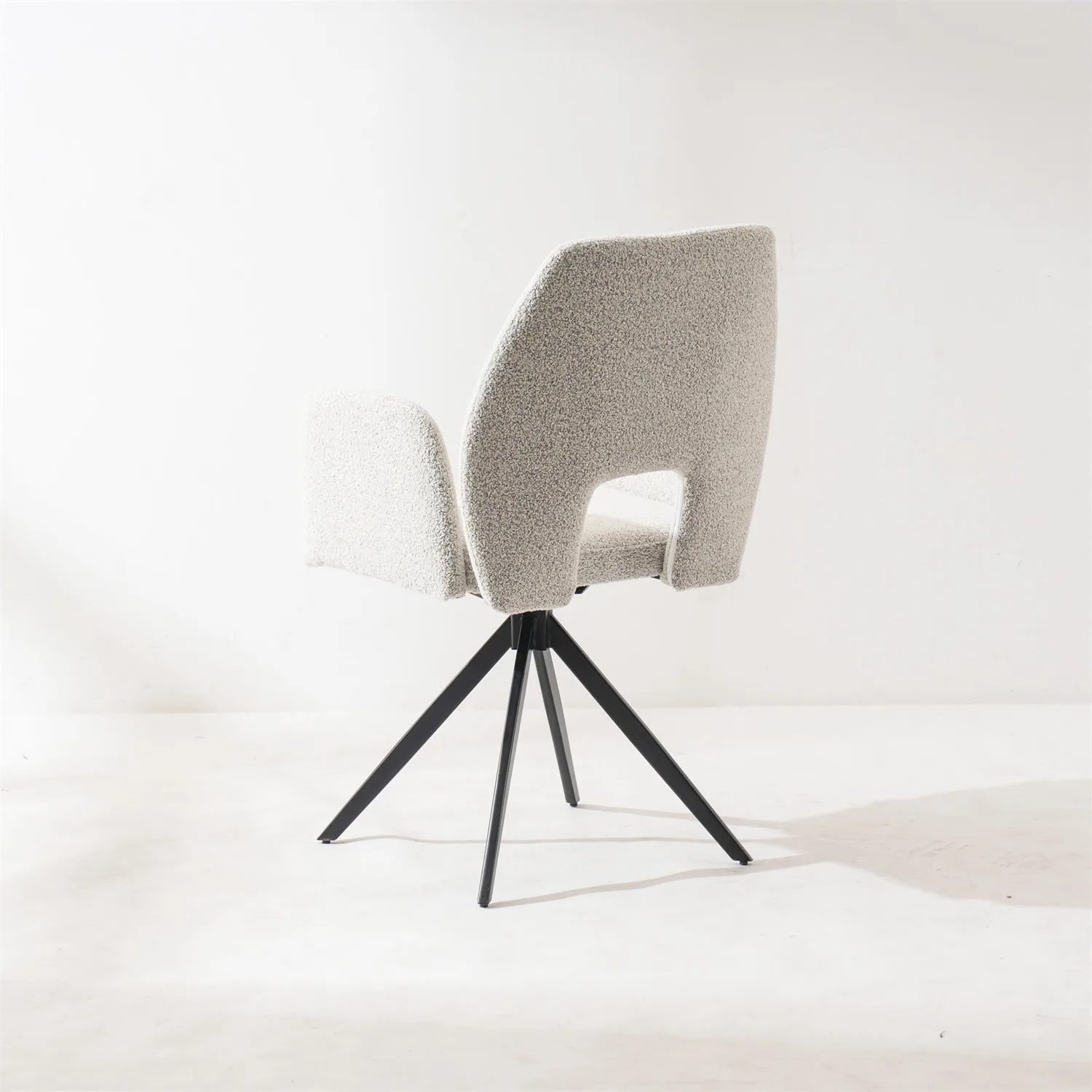 Wholesale Bazhou Factory Furniture Comfortable Upholstered Fabric White Lamb Wool Boucle Swivel Rotating Dining Chair