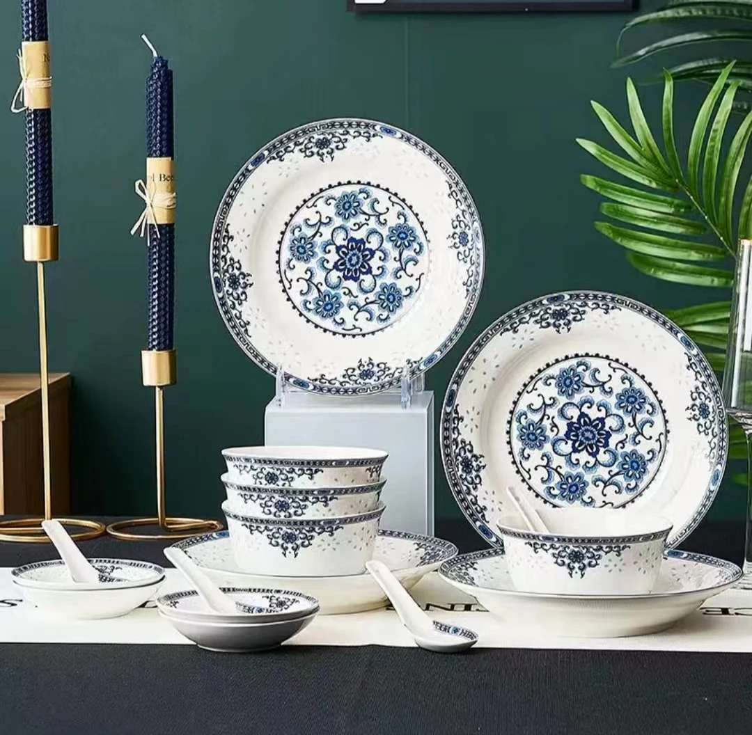 Porcelain Tableware Set Luxury 18-head Blue and White Dinnerware Sets Ceramic Blue Italian Teapot Napkin Rings Set of 4