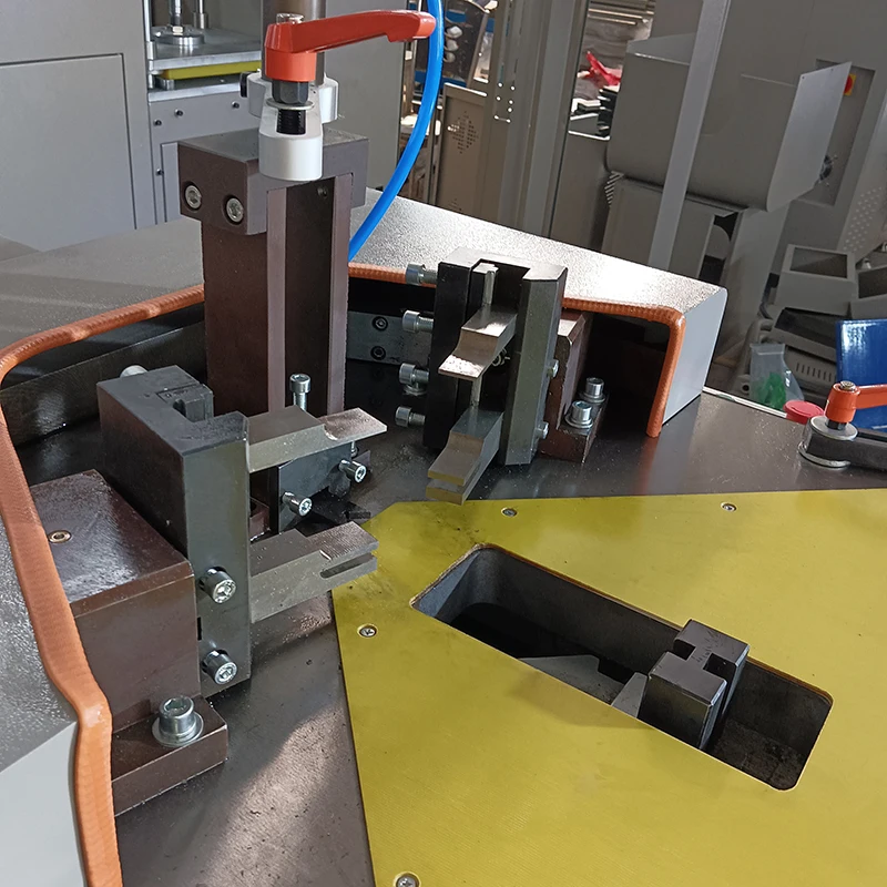 WEIKE CNC алюминиевые окна и двери тяжелые Угловые Обжимные Машины для термического комбинирования угловых шарниров зажимной пресс