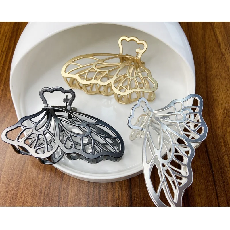 Gold Hollow out Butterfly Design Hair Claw 8cm Metal Stereo Butterfly Hair Claw Clips Elegant Alloy Woman Hair Accessories
