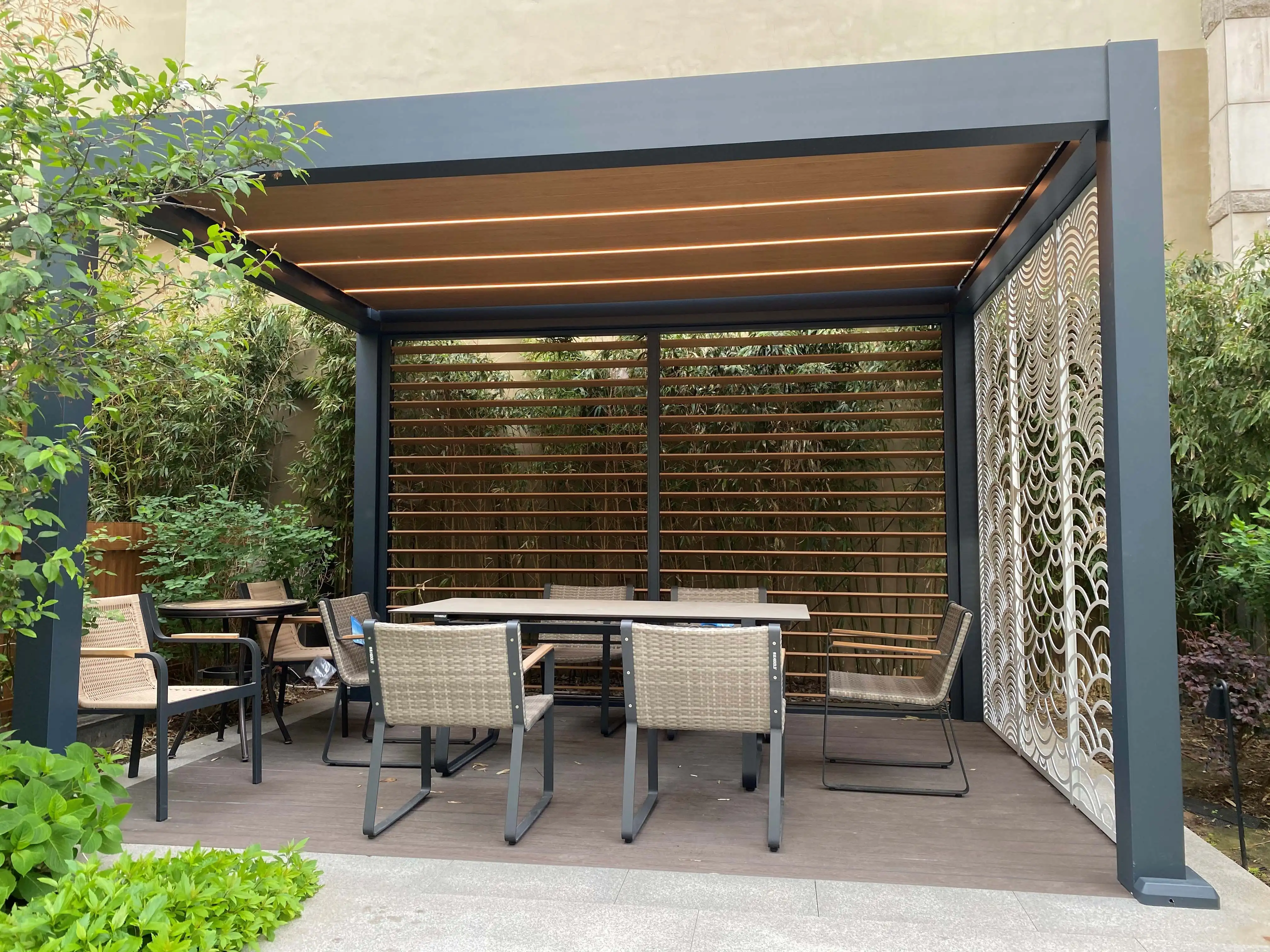 Chinese Style Sunroof Waterproof Comfortable Motorized Aluminium Louvered Pergola Garden Bioclimatic Aluminum Pergola