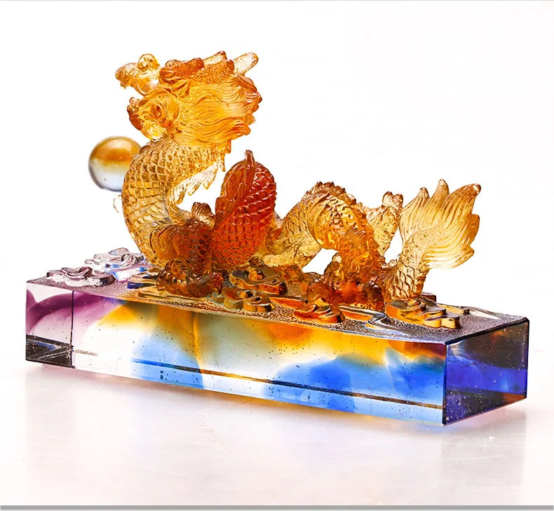 Декоративные изделия из стекла и дракона