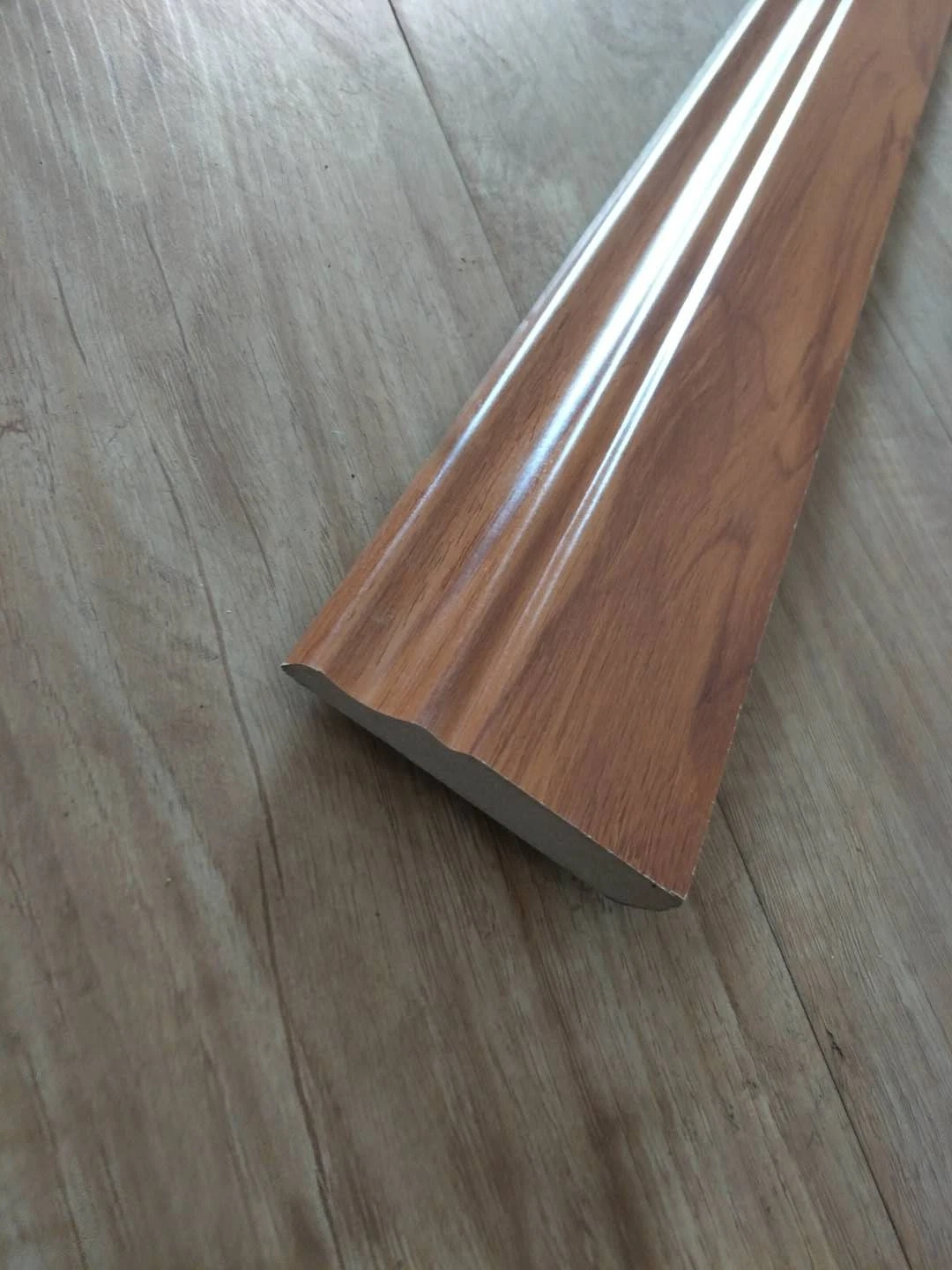 Аксессуар для ламинированного напольного покрытия корпусный редуктор лестничного Лидер