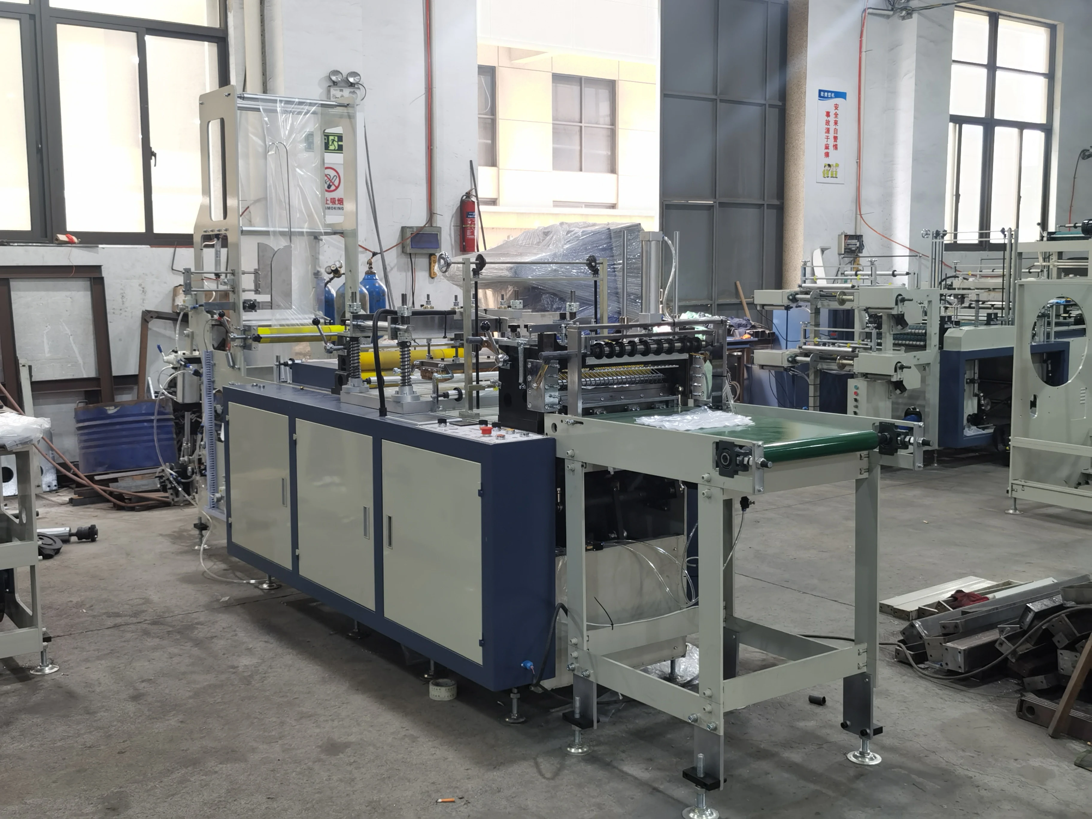 Single layer automatic LDPE self-sealing Disposable edible freezing ice cube pack bags making machine