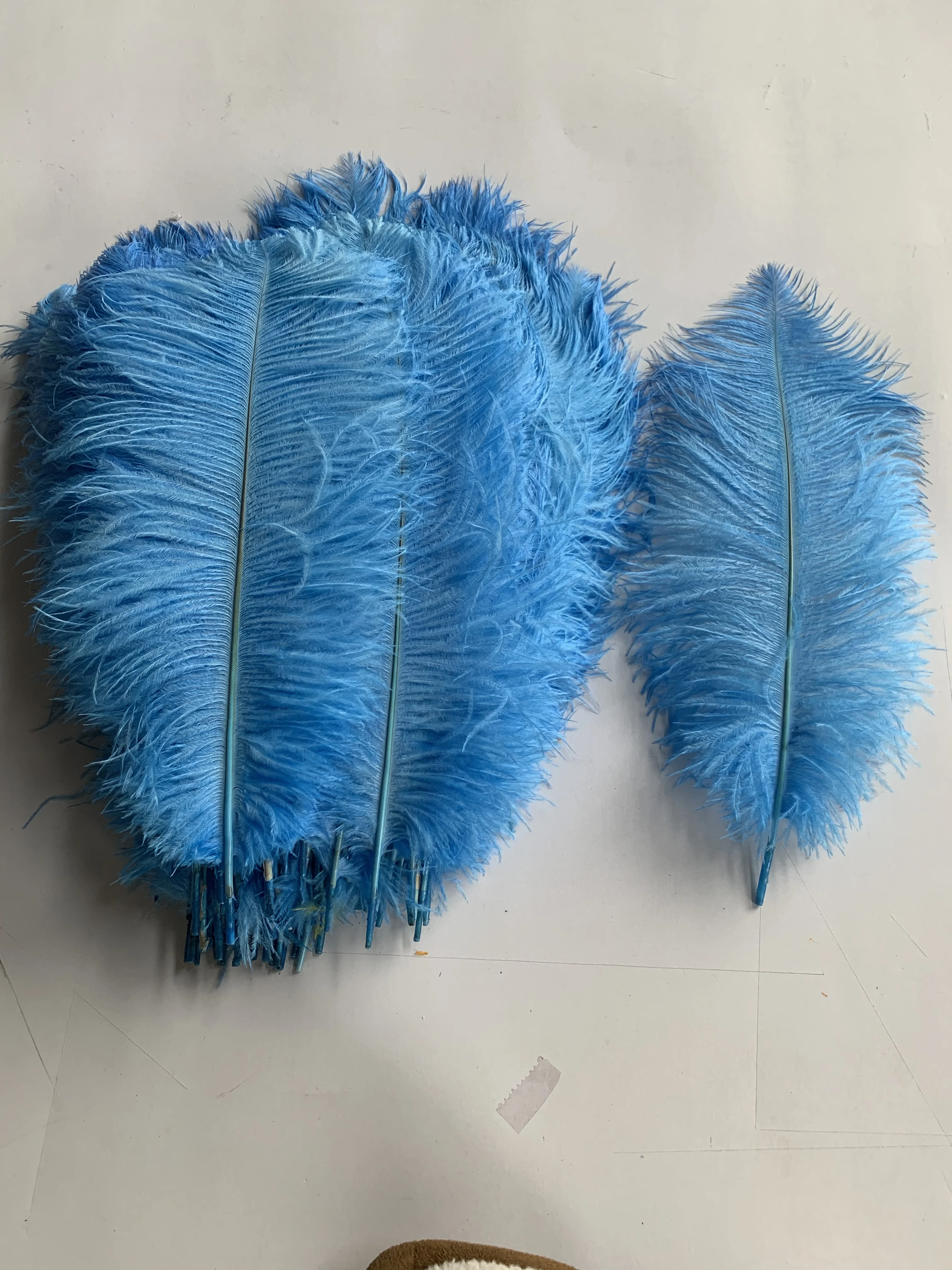 DIY Wholesale Dyed Various Colors Cheap Ostrich Feather in blue colorway decoration Drabs Ostrich Feathers For carnival