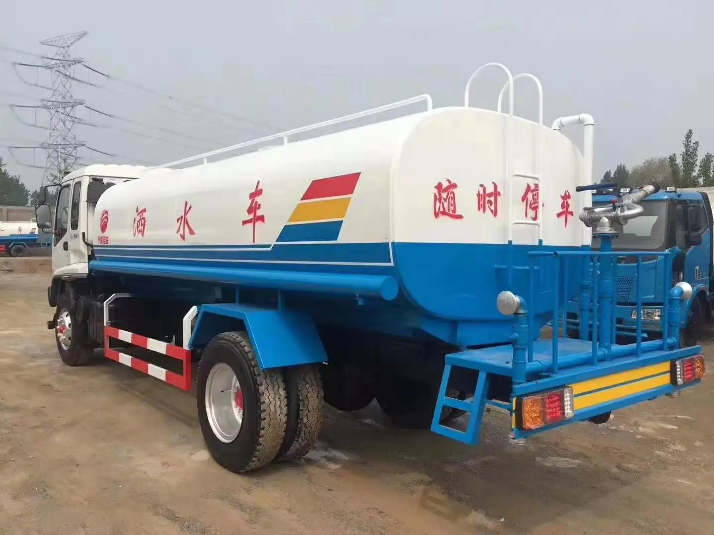 Isuzu б/у дороги спринклер для воды 2017 год 5000L 7000L Автоцистерна грузовик Лидер продаж isuzu использованной