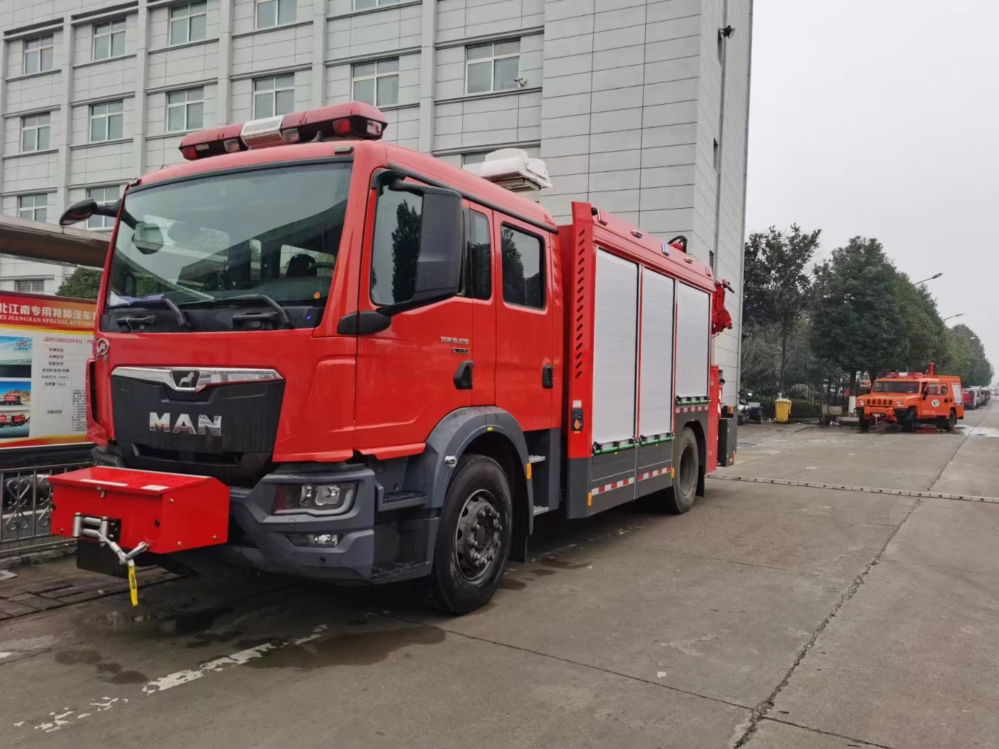4x2 fire fighting truck