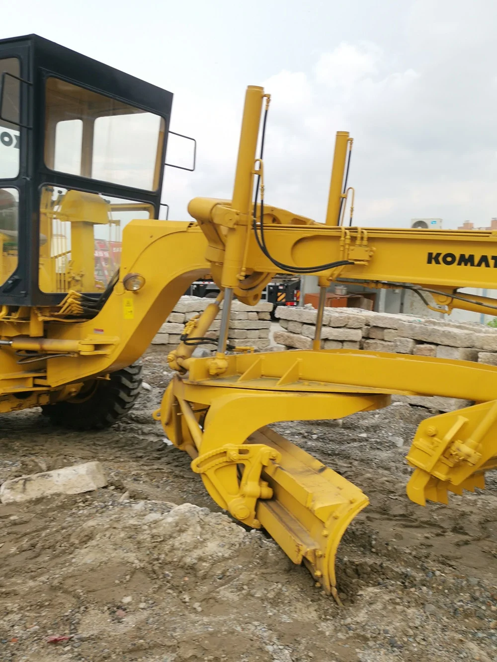 Б/у автогрейдер Komatsu GD623