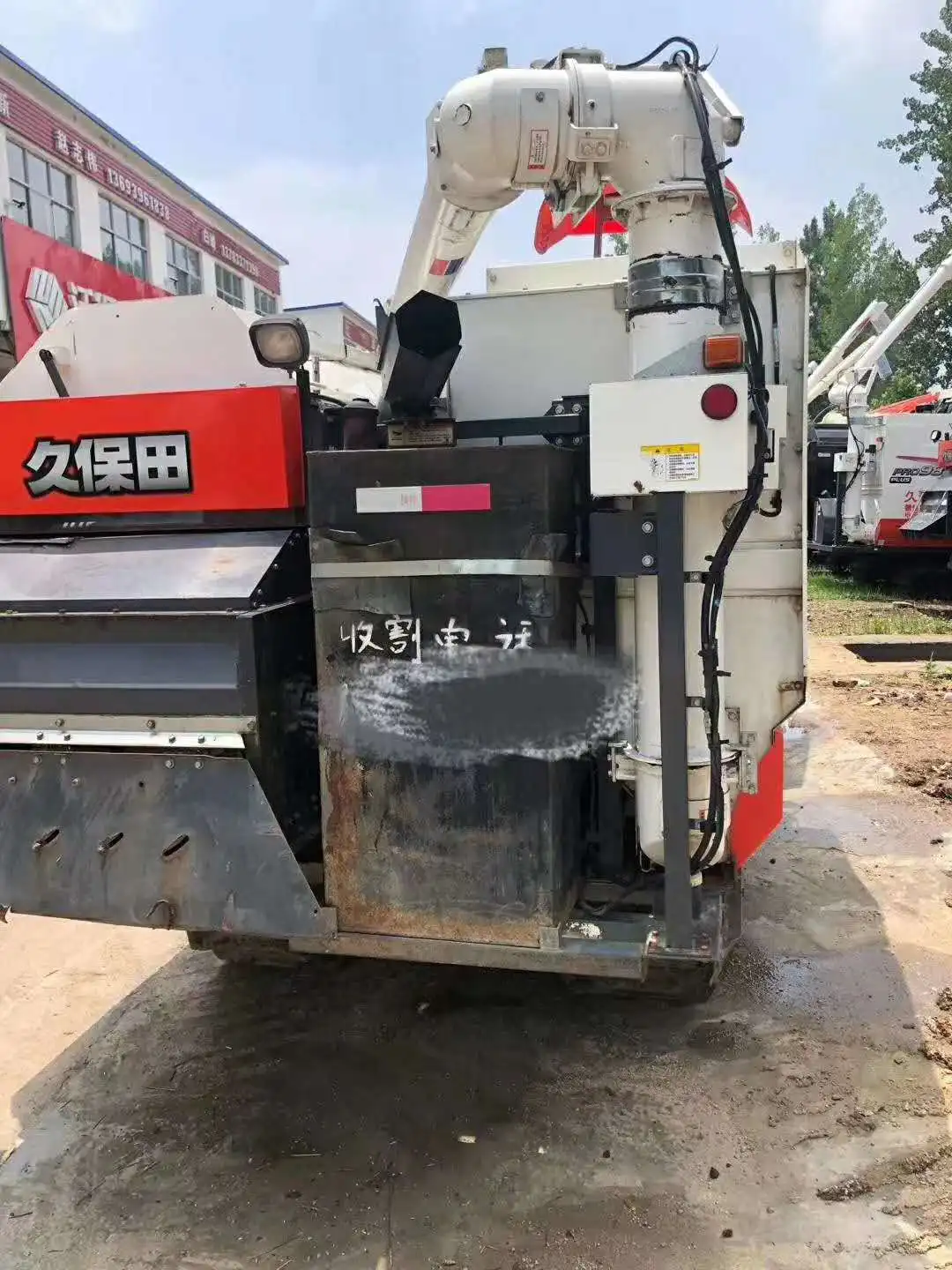 
China factory used Kubota 758Q harvester for wheat 