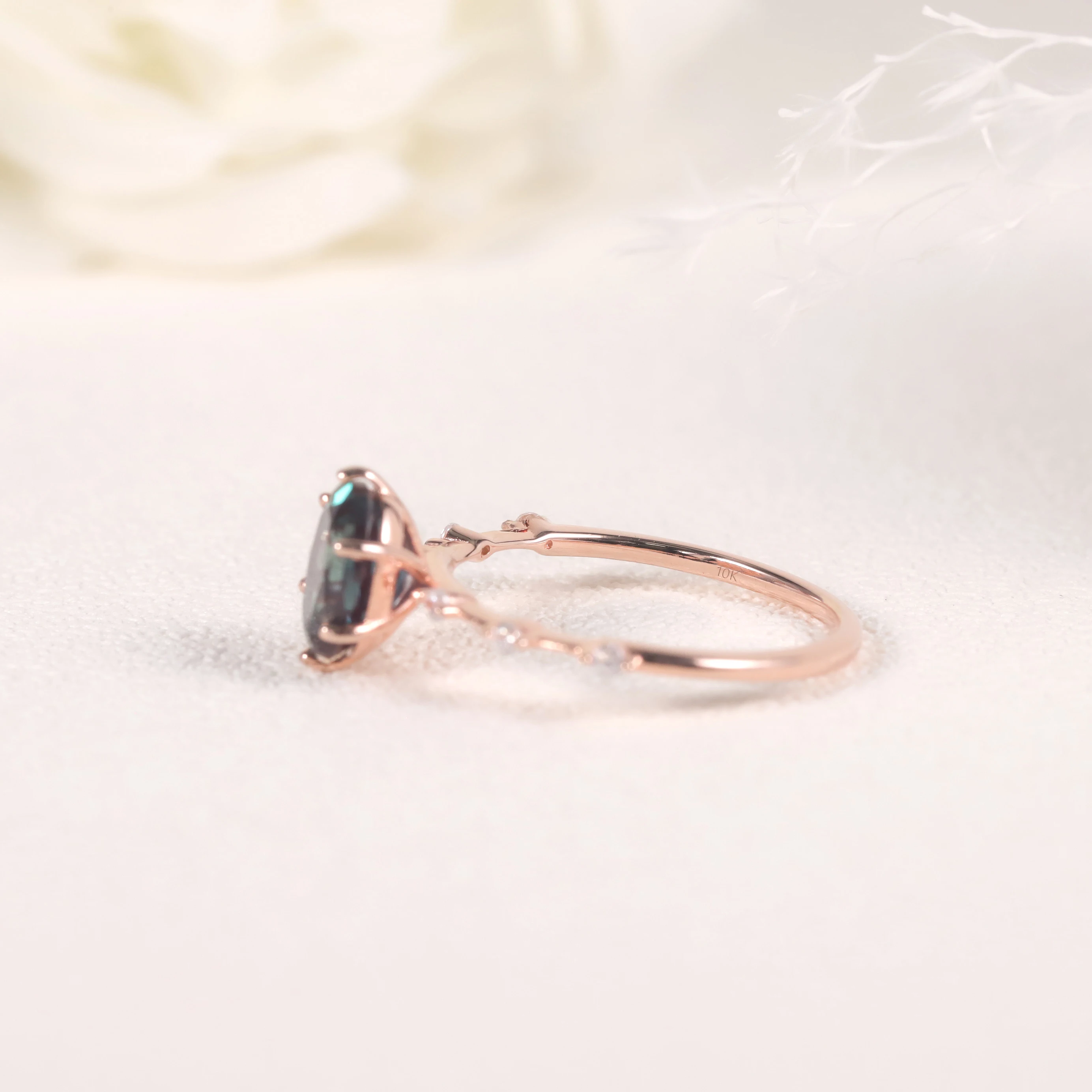 OL0926 15 Years Jewelry Manufacturing Experience OEM Vintage Engagement Oval 6x8mm 10K Pure Gold Lab Alexandrite Ring