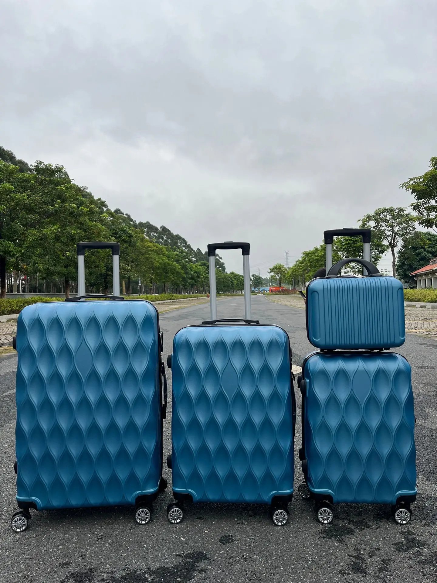 Wholesale Luggage 4 pcs set  Trolley Case Portable ABS Zipper Universal Wheel Travel Suitcase With Password Lock