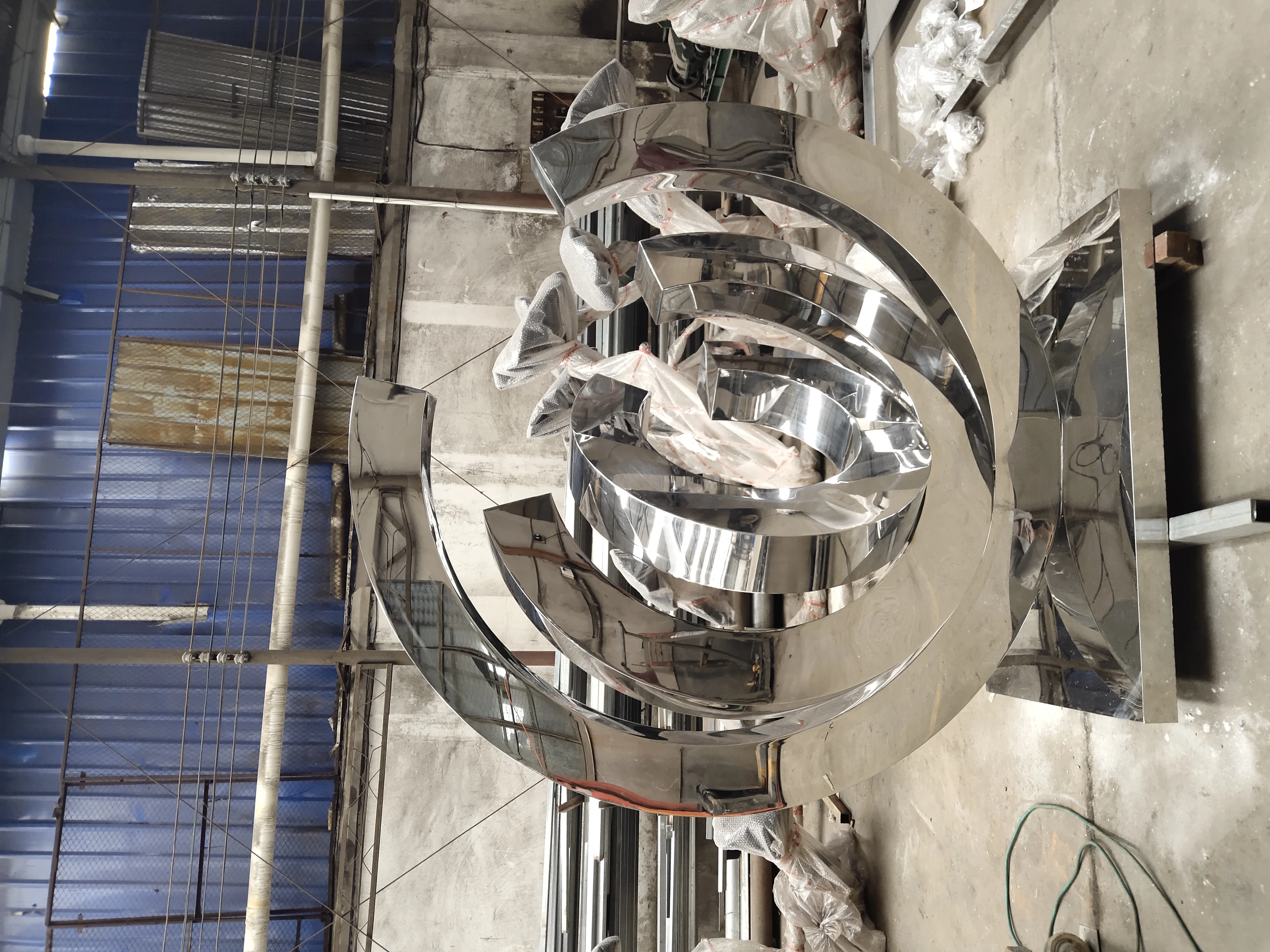 Custom metal arts statues pianissimo stainless steel garden flat metal polished outdoor sculpture