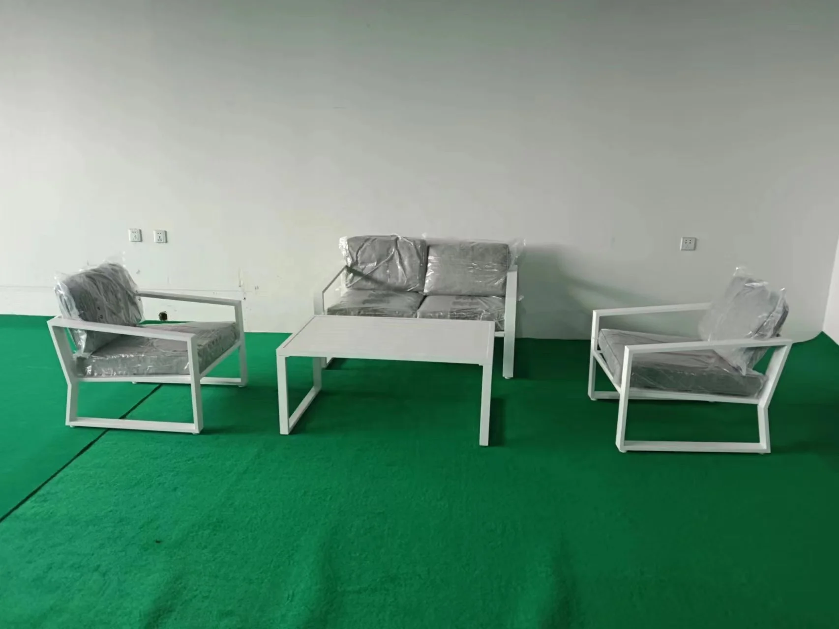 4PCS Modern Leisure Garden Patio Furniture Powder Coated Aluminum Outdoor Metal Sofa Set with Cushions for Hotel