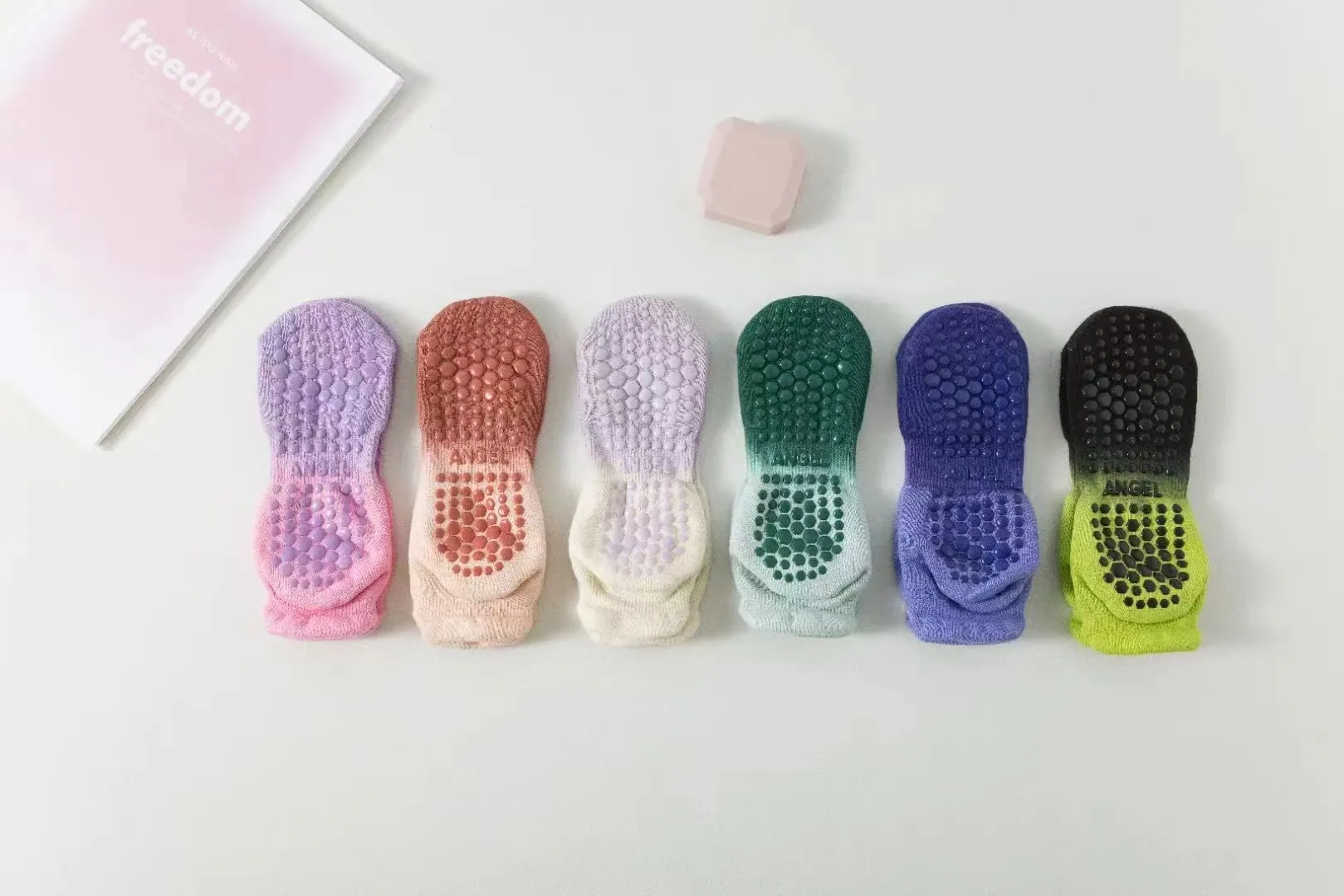wholesale Anti Slip Non Skid Barre Yoga Pilates Hospital cotton custom Socks with grips for Women