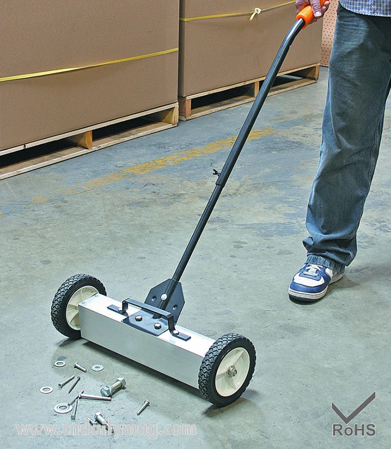 2024 Factory Supply 18' 24' 30' 36' Mechanical Magnetic Tool Sweeper with Release Handle