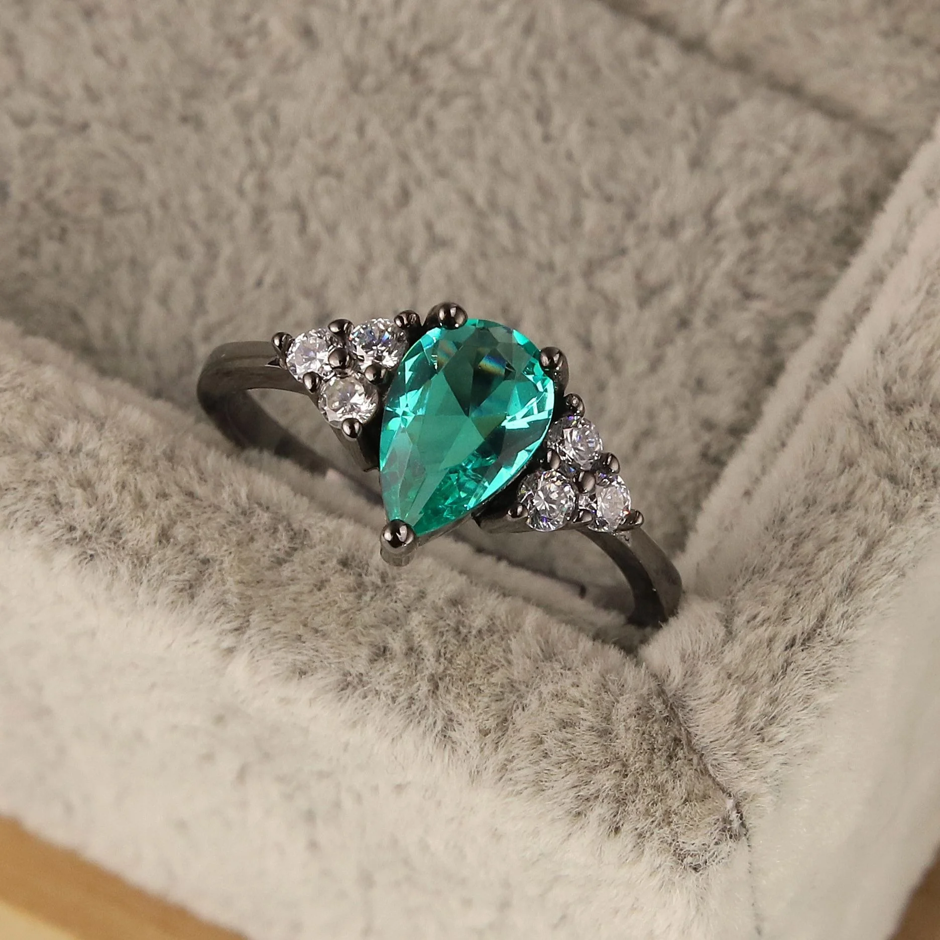 Fashion Jewelry Silver Black Rhodium Plated Zircon Pear Cut Ring