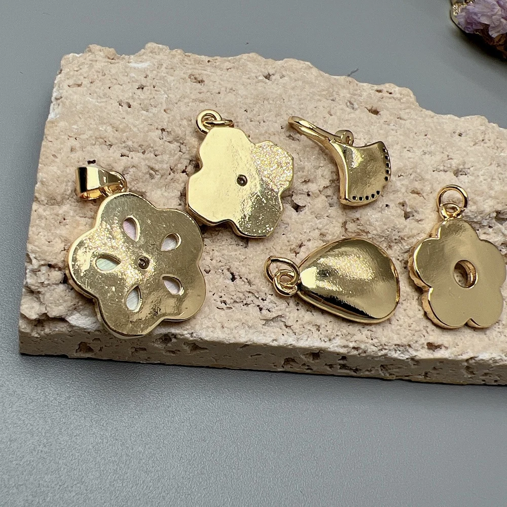 Wholesale Custom Crystal Zircon Natural MOP Mother Pearl Shell Flower Four Leaf Clover Pendants Charms For Jewelry Making