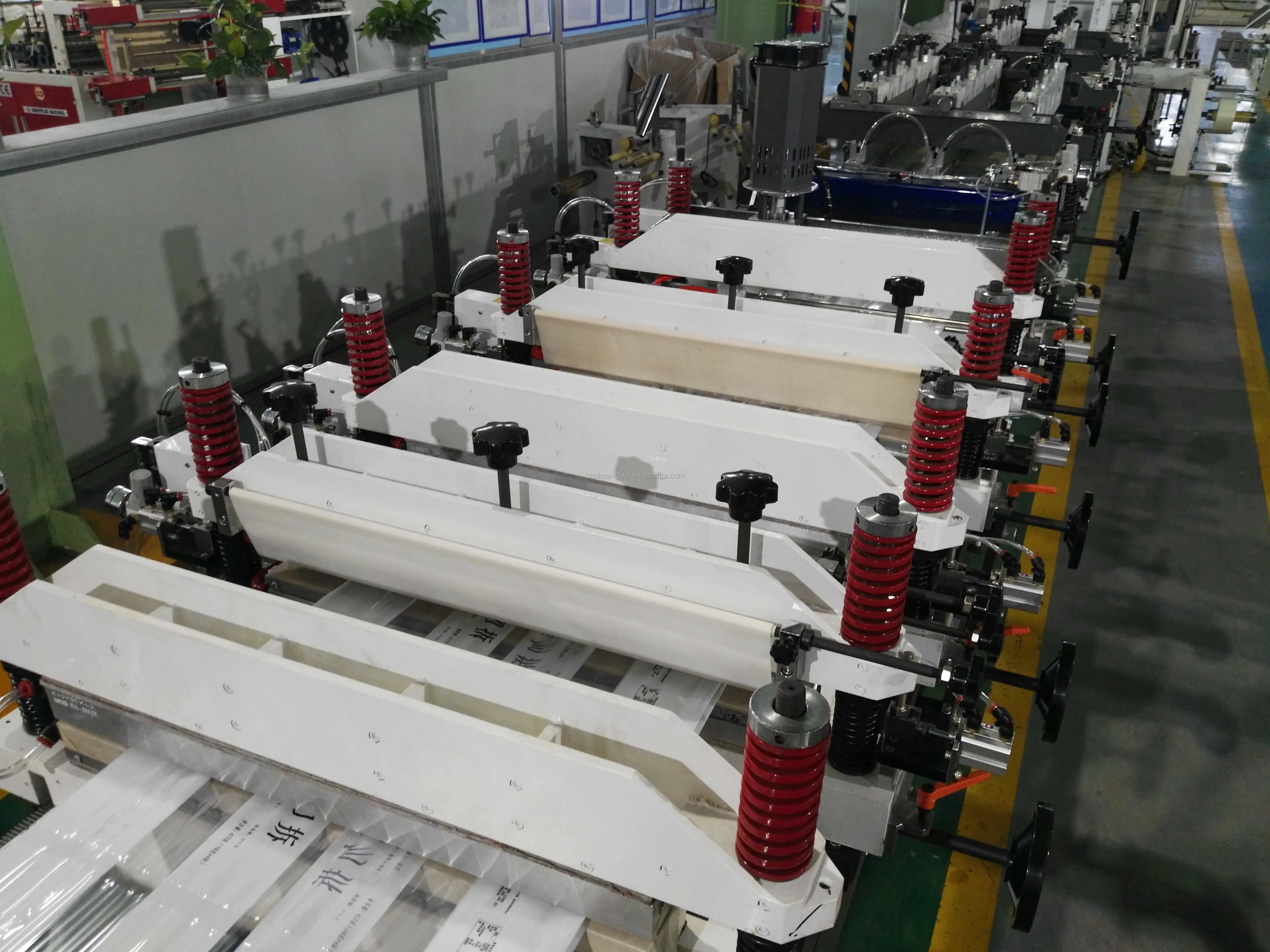 Customizable plastic lamination stand up spout pouch making machine 3 side sealing Vacuum bag forming machine