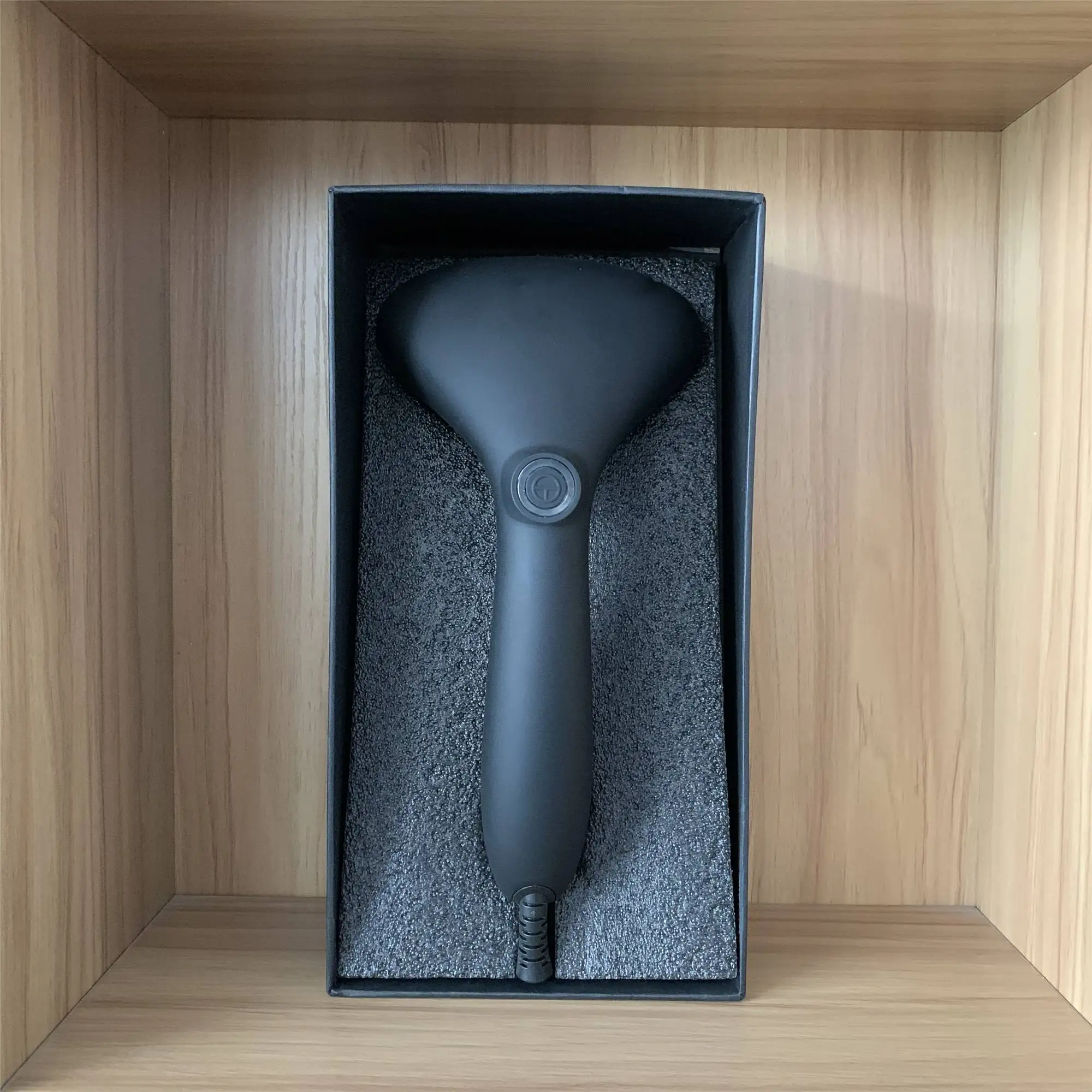 New handheld garment steamer working on clothes and household fabrics