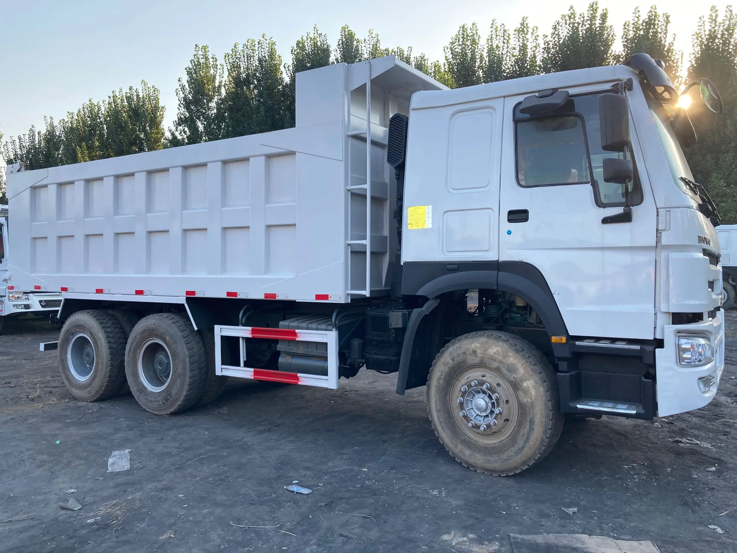 Самосвал для продажи в Дубае б/у самосвал Howo 6*4 shacчески 3000 6x4