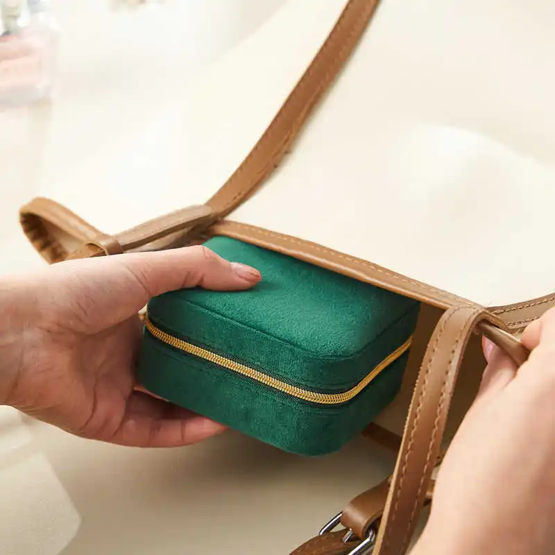 Factory Price Wholesale Small Portable High-Grade Exquisite New Earrings Rings Necklace Velvet Jewelry Storage Box