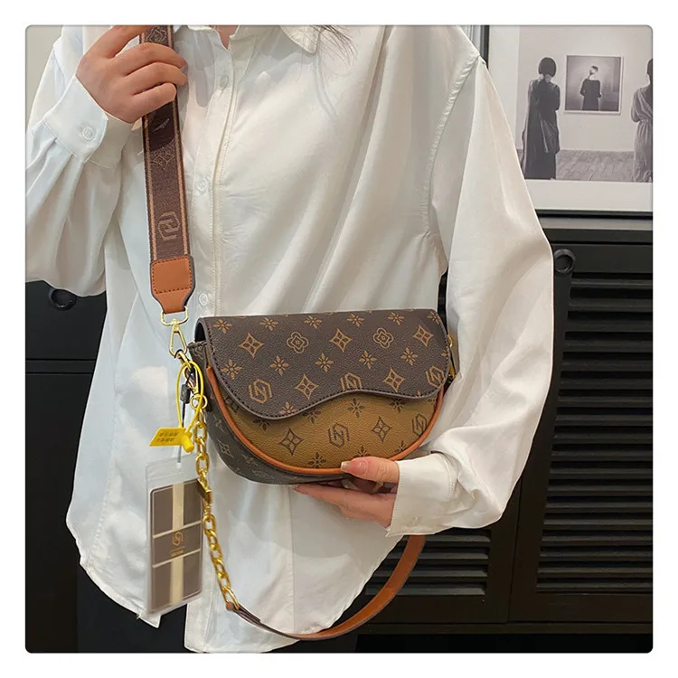 Fashionable Retro PU Leather Crossbody Shoulder Bag Geometric Letter Personalized Printed Saddle Women Daily Versatile