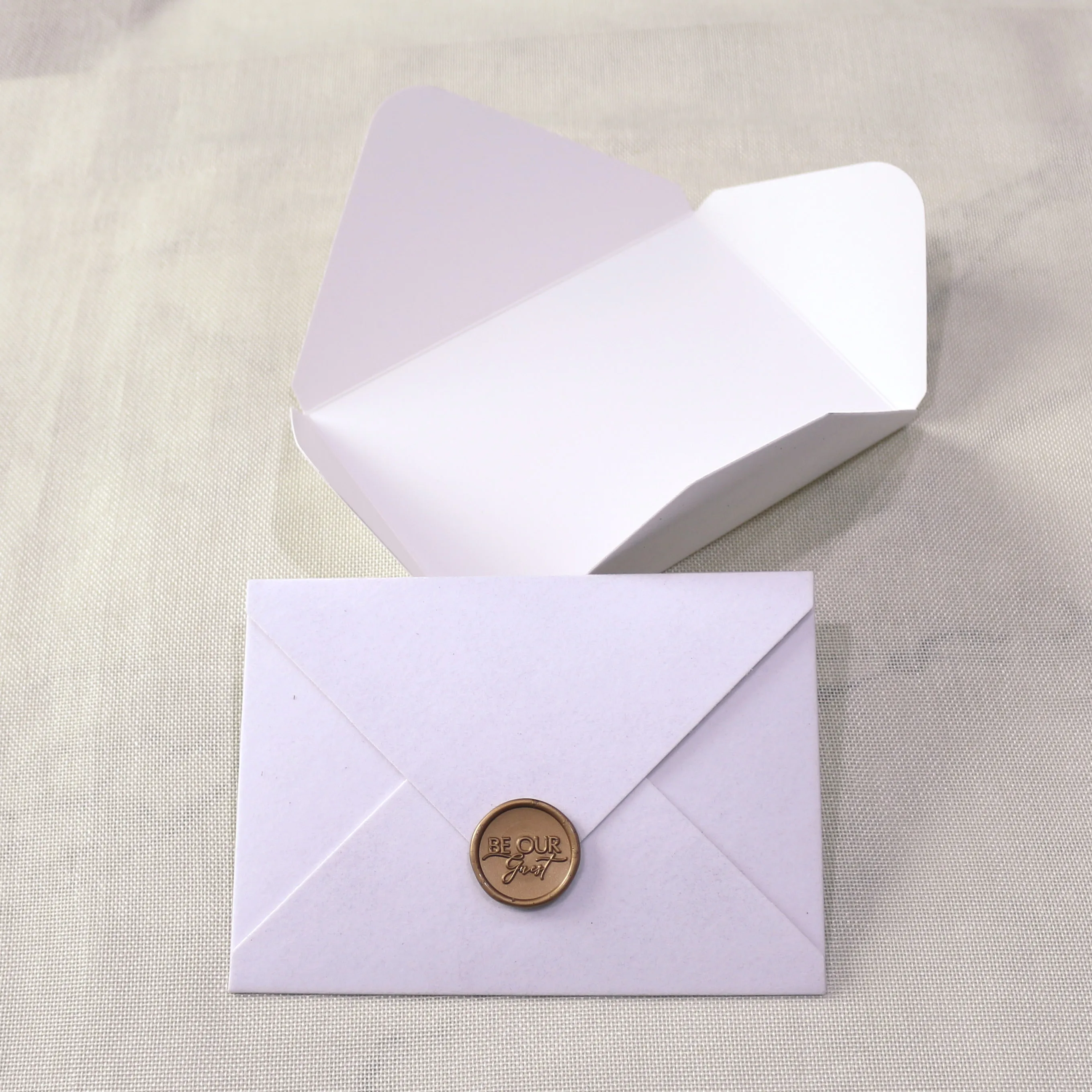 Готовые к отправке темно-синие бархатные свадебные пригласительные упаковочные конверты для бизнеса