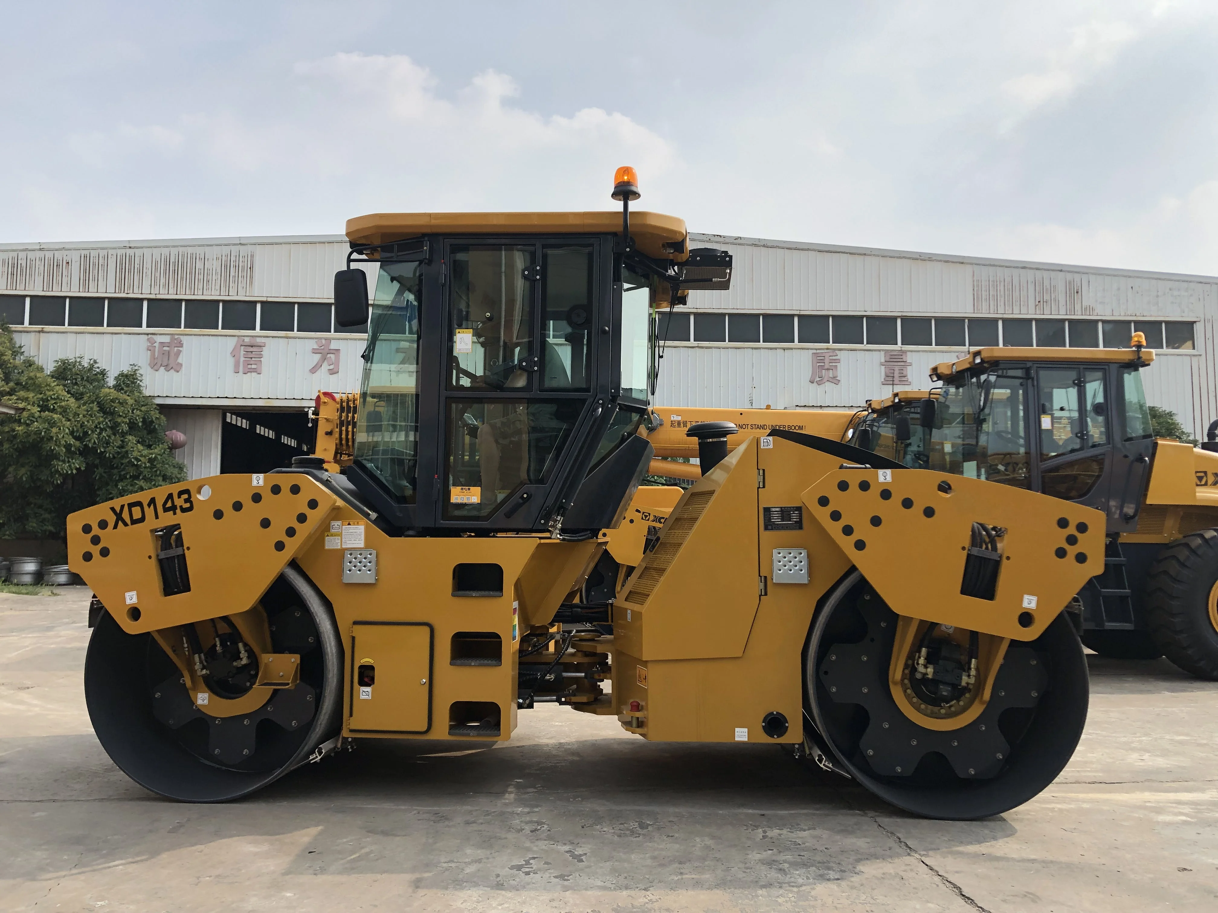 Xuzhou 14ton Double Drum Road Roller XD143 Steel Drum Compactor with 2130mm Compacting Width