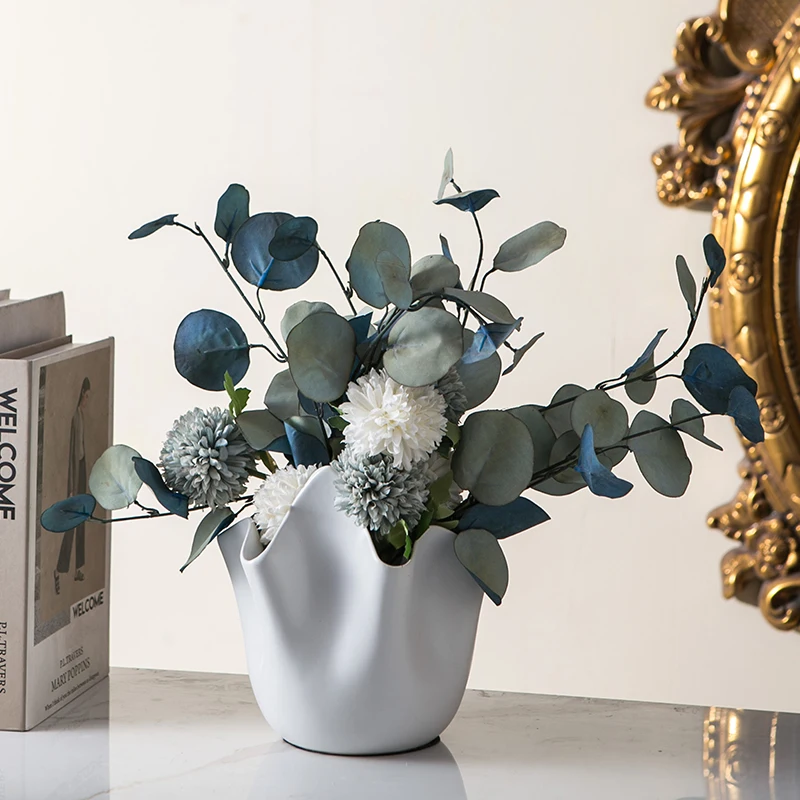 Chaozhou factory creative irregular design small matte vases tabletop decoration unique ceramic vase for home decor luxury