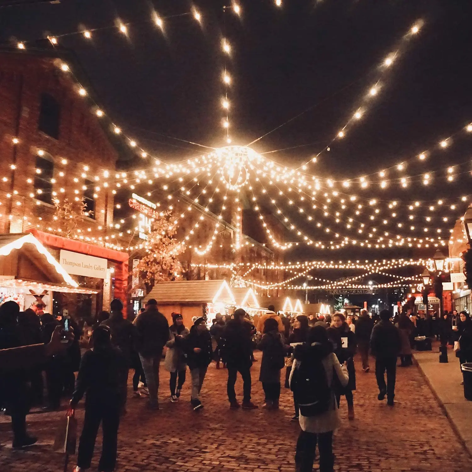 Wholesale 25FT G40 Festival Street Garland Outdoor Lights Garland Christmas Fairy Lighting Solar String Wedding Decorative Lamp