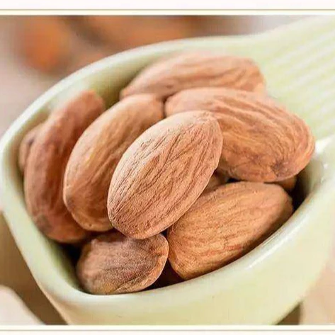 Миндальные орехи, необработанное питание, органические миндальные орехи