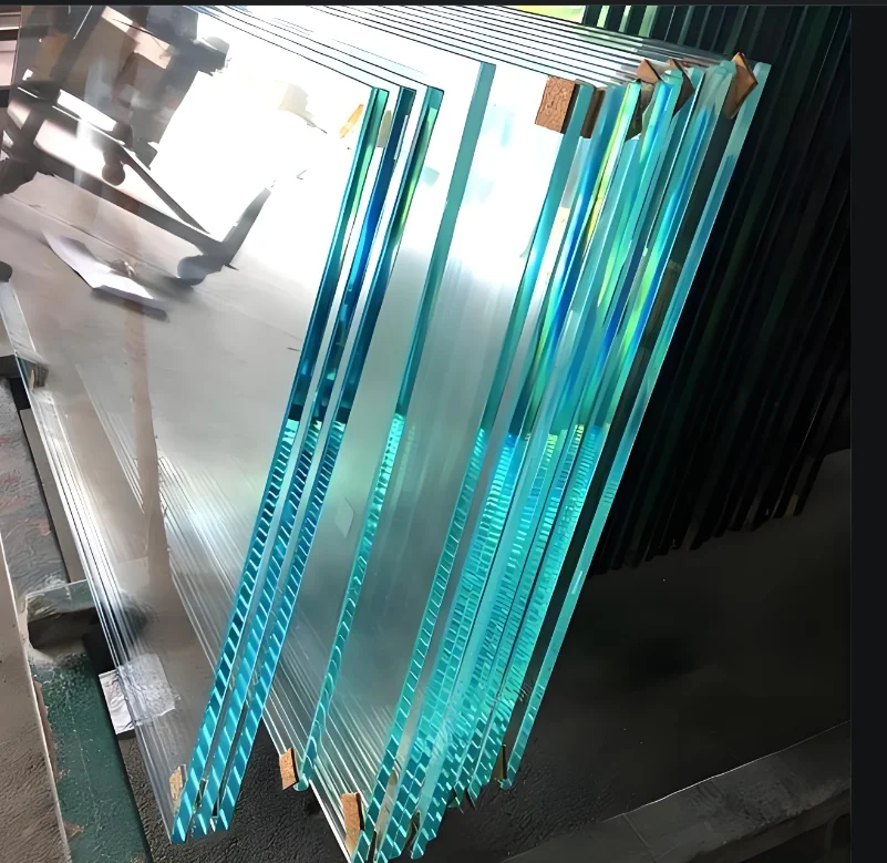 Wholesale 3mm-19mm Ultra Extra Clear Laminated Low Iron Glass High Transmittance Architect Building Custom