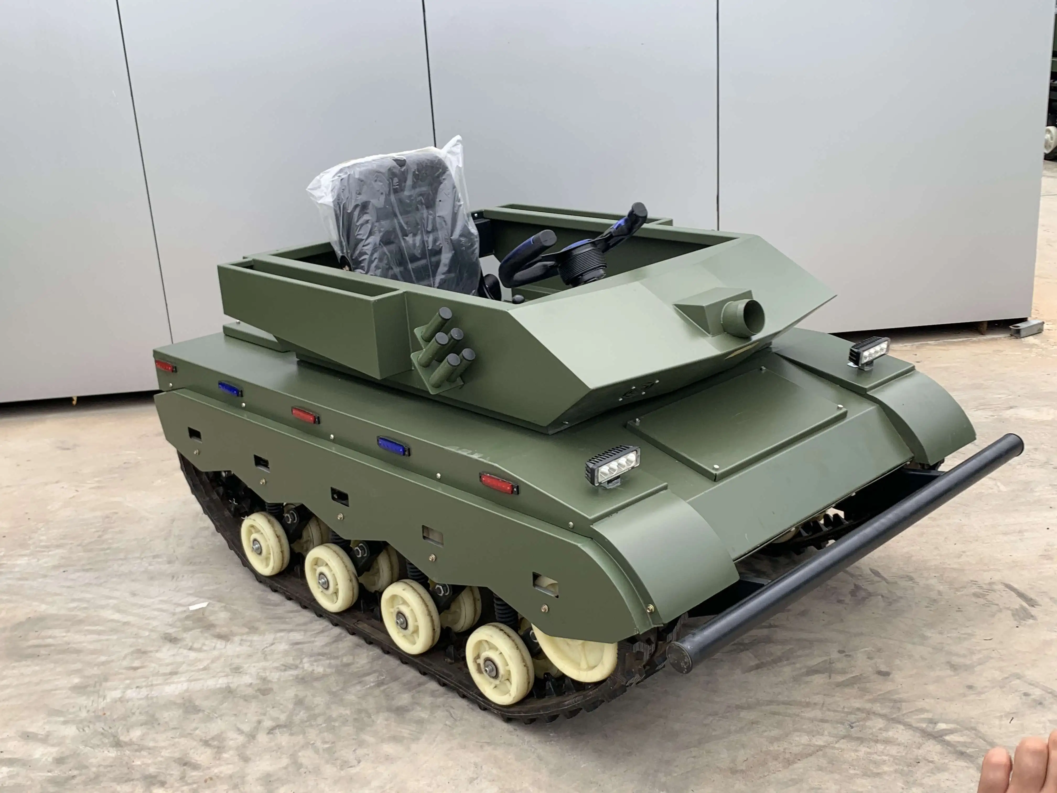 All-Terrain two 800W Motor Drive ATV Track Chassis Single or Double Ride for Snowmobile Entertainment Realizes Turnround