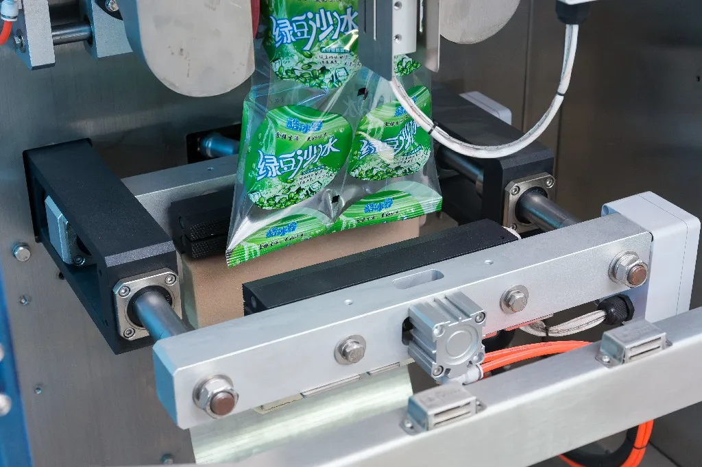 Dried food dry fruit banana chips screw coffee beans granule vffs gummy pasta packaging machine