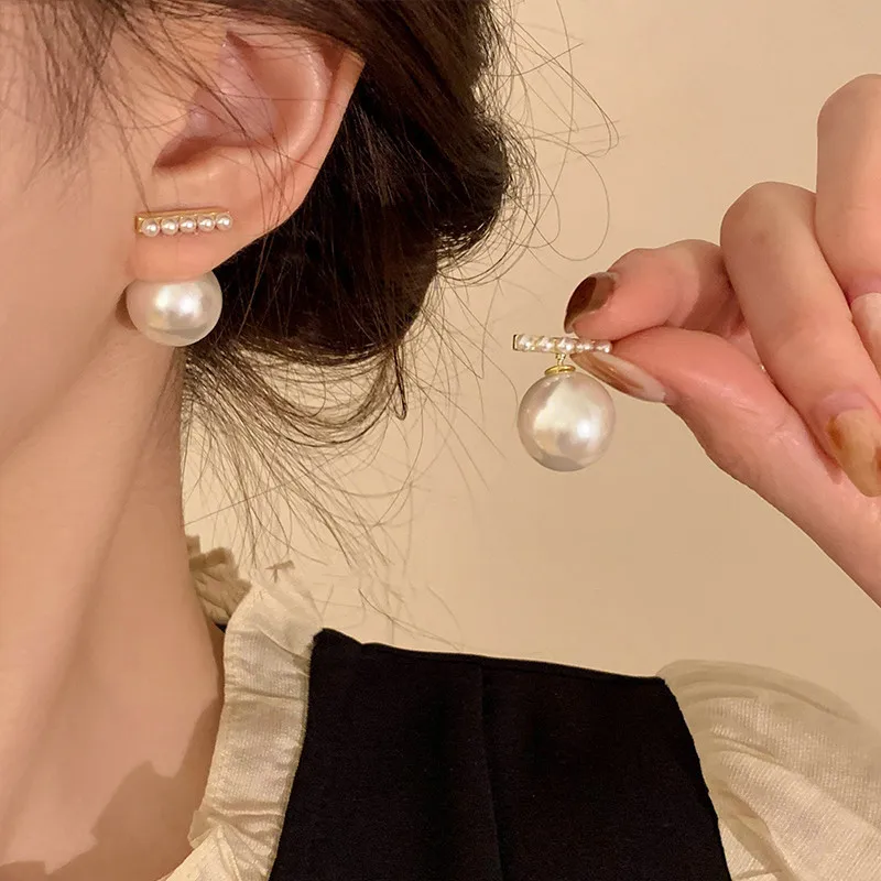 Silver Needle Korean Pearl Earrings Light Luxury Temperament Versatile Design Female Sense Senior Earrings