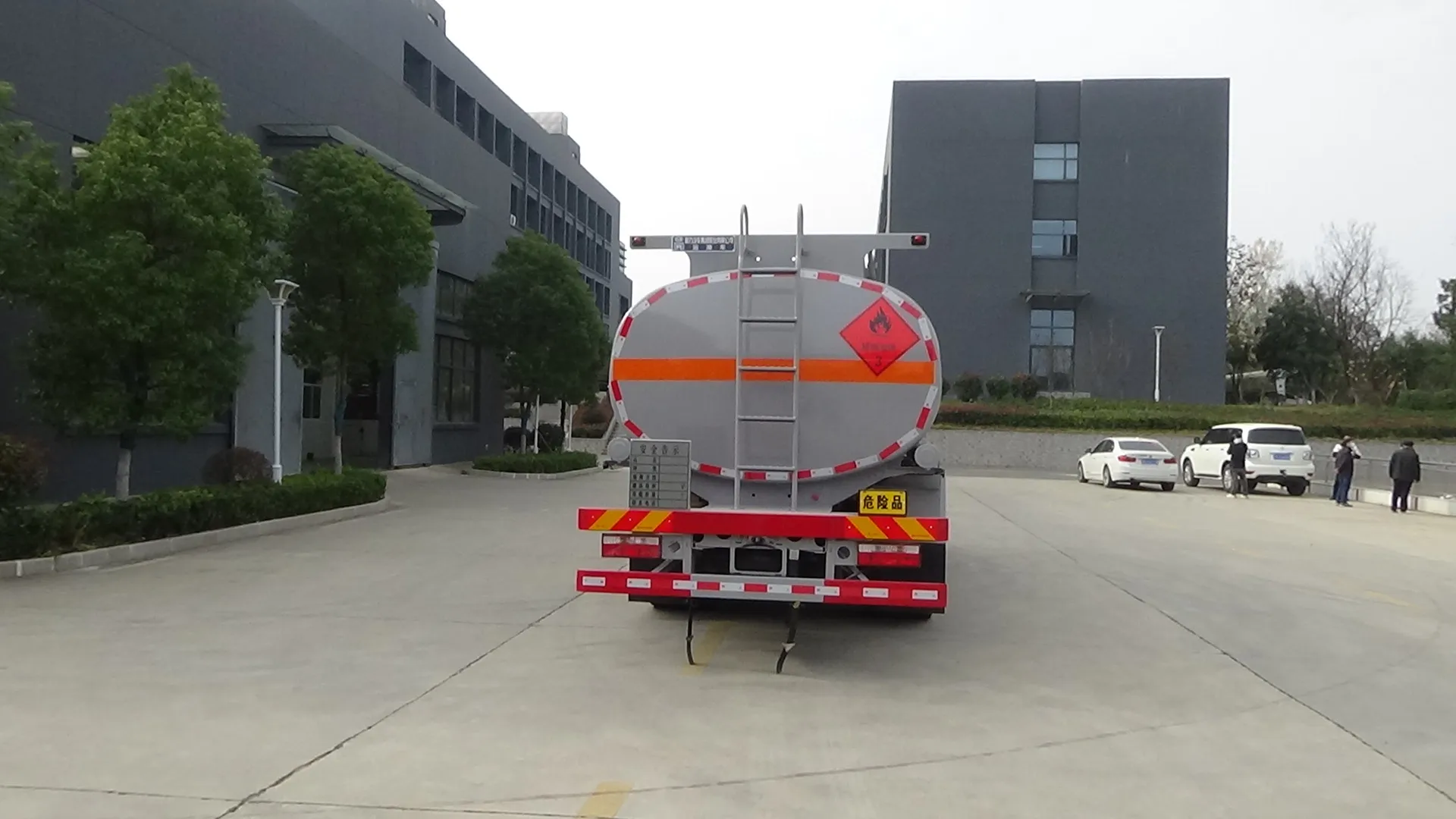 Новый топливный бак Dongfeng емкостью 13 5 м3 грузовик для перевозки пальмового масла автоцистерна camion citerne