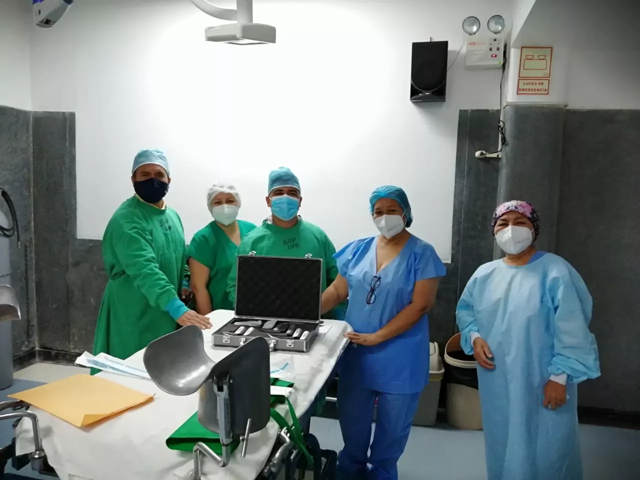 Besdata Manufacturing Handheld Reused/ Disposable video laryngoscope with Reused Blades