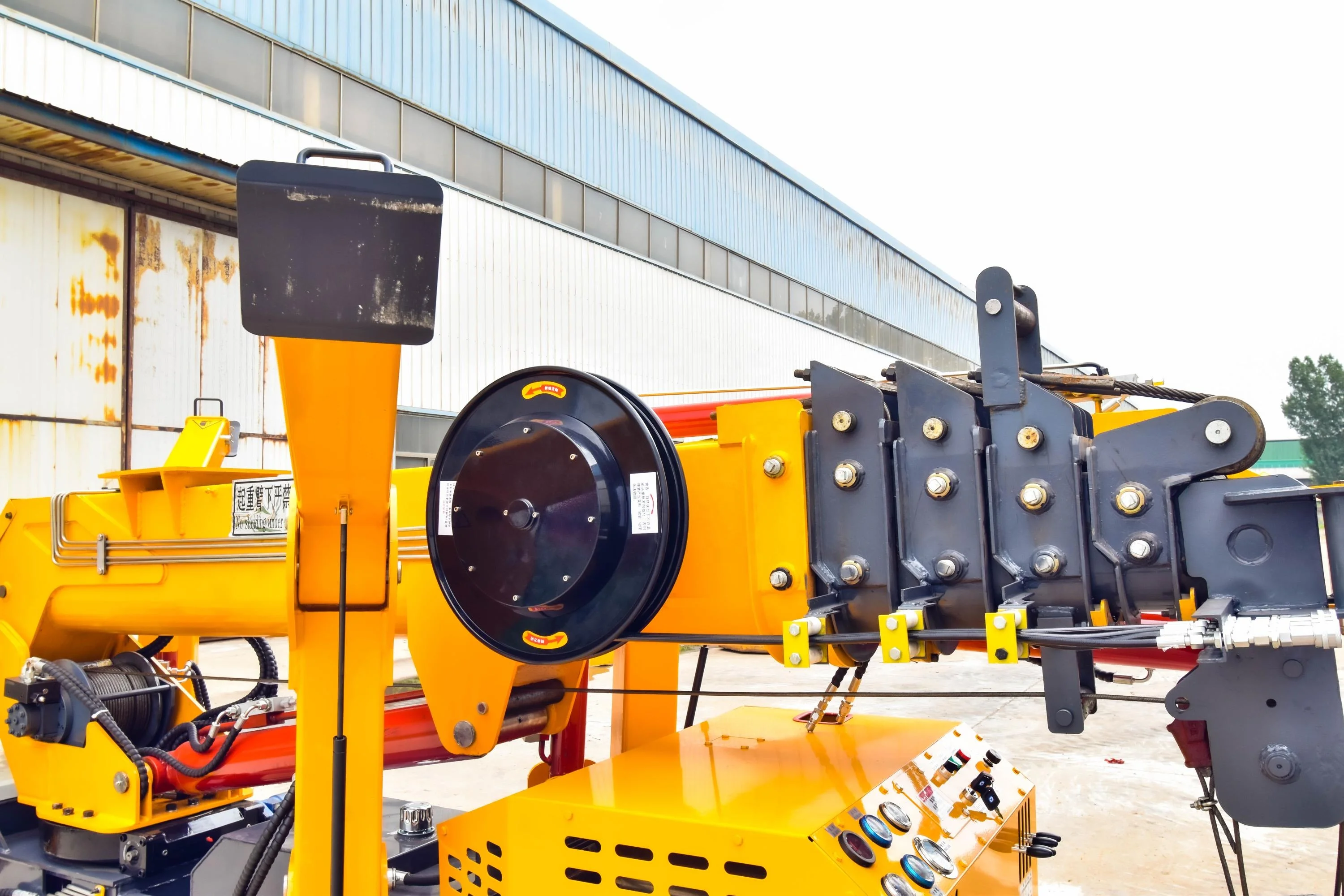 Wireless Remote Control 1Ton To 14Ton Electric Diesel Hydraulic  Crawler Crane