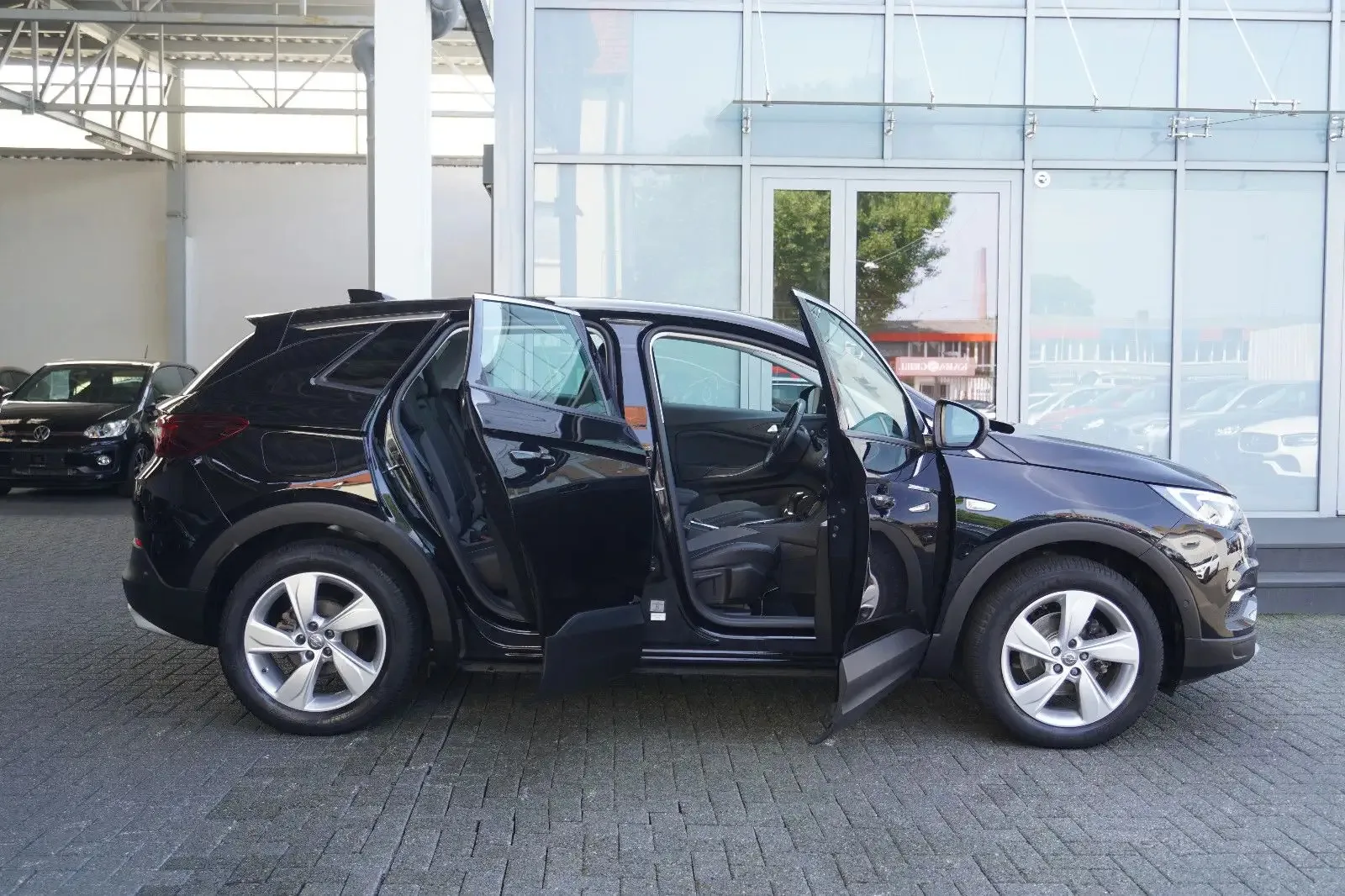 CLEAN LUXURY Opel-Grandland (X) Grandland Innovation SUV Available for Delivery
