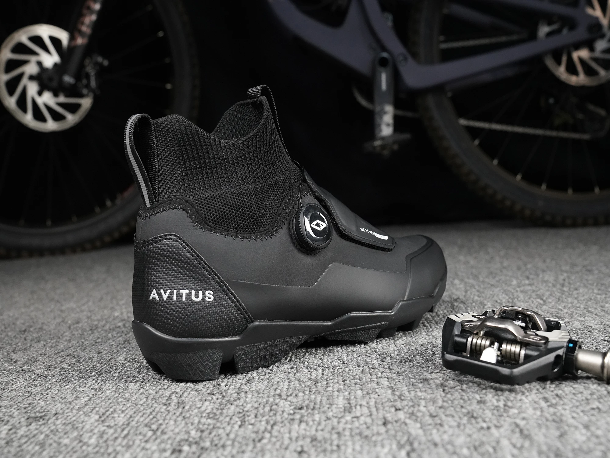 AVITUS Mens MTB Shoes For SPD Pedal L05 Free Ride Commuting Road DownHill and Dual Slalom Men Mountain