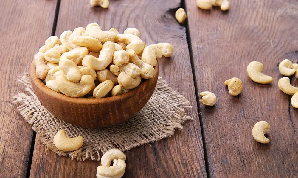 Best sale Cashew nuts dried nuts all size cashew nuts packaging in Vacuum bag/ tin and carton organic 100% nature
