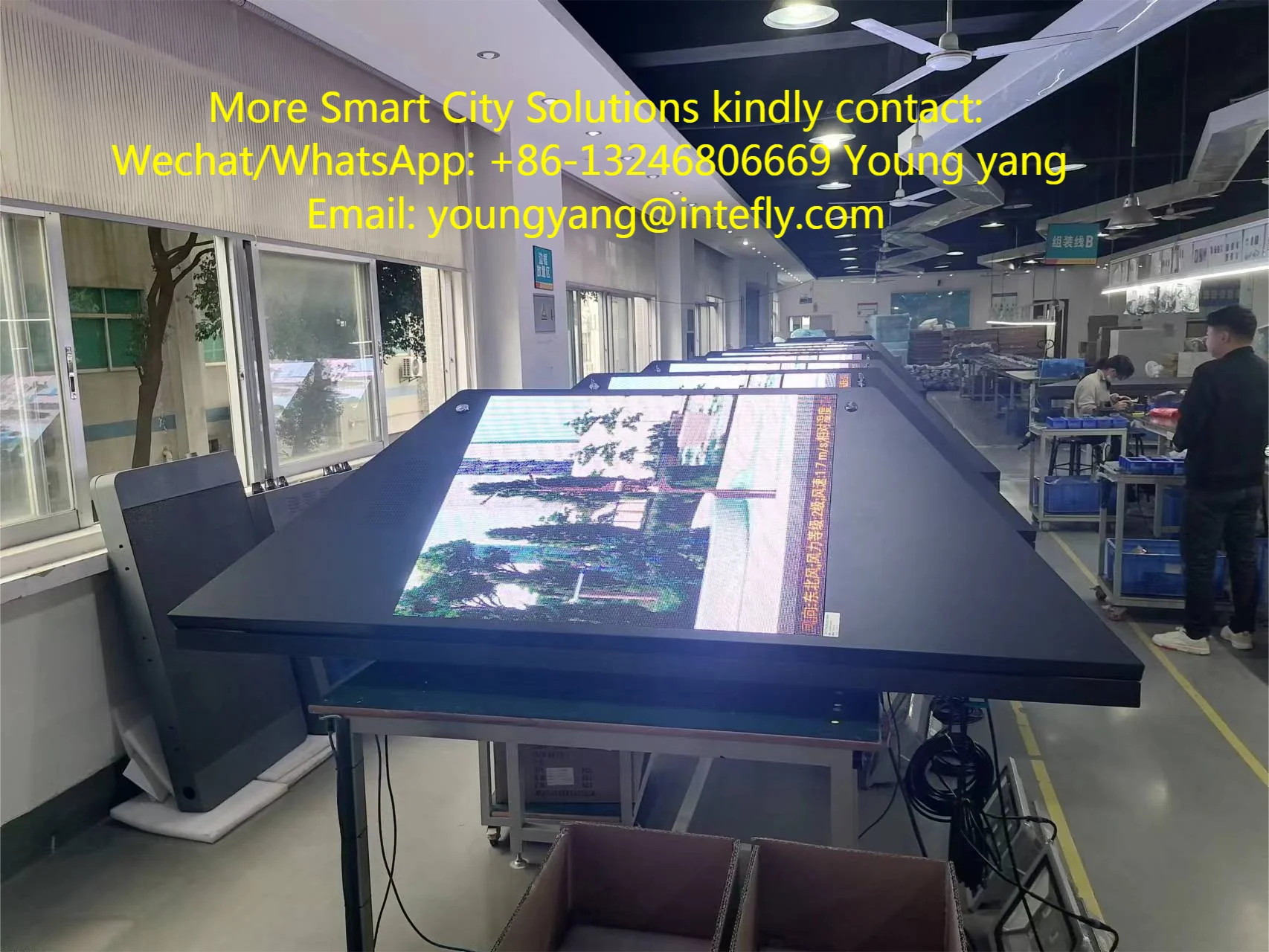 Cloud Platform Smart IOT Street Light Pole Full Color P3 LED Digital Signage Display AD 4G CCTV WiFi GPS Alarm Wireless Charging