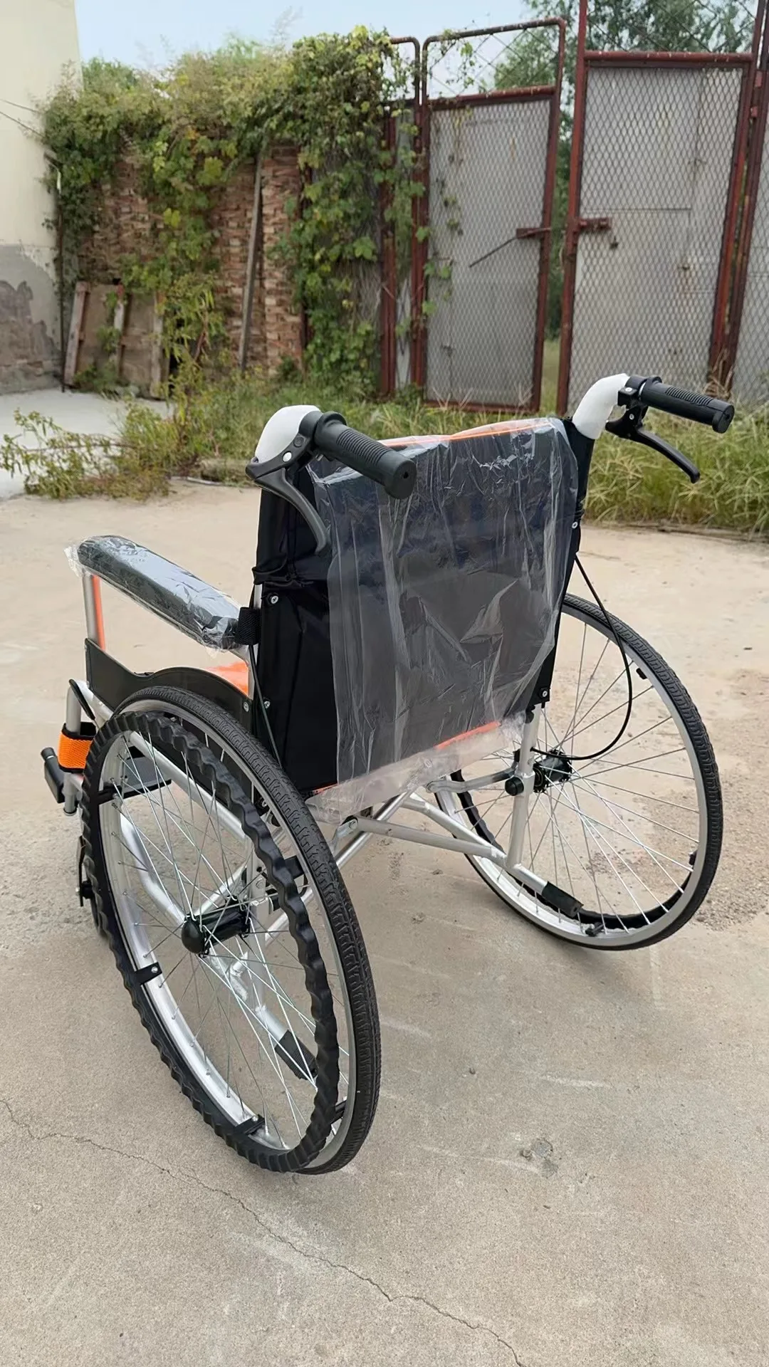 Economic Wholesale Folded Manual Wheelchairs