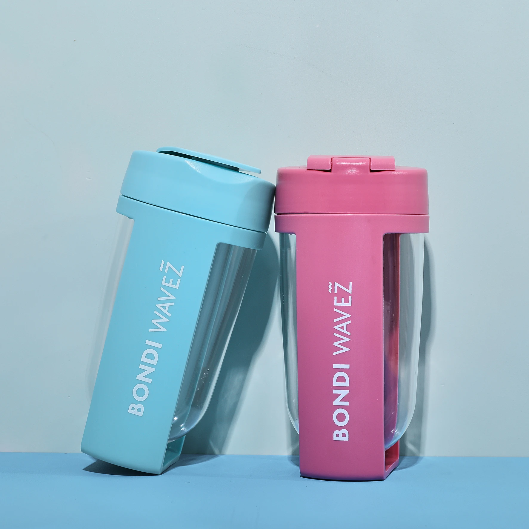 2022 Hot Sell Portable Bpa Free Plastic Gym Protein Powder Shaker Water Bottle 600ml With Ball