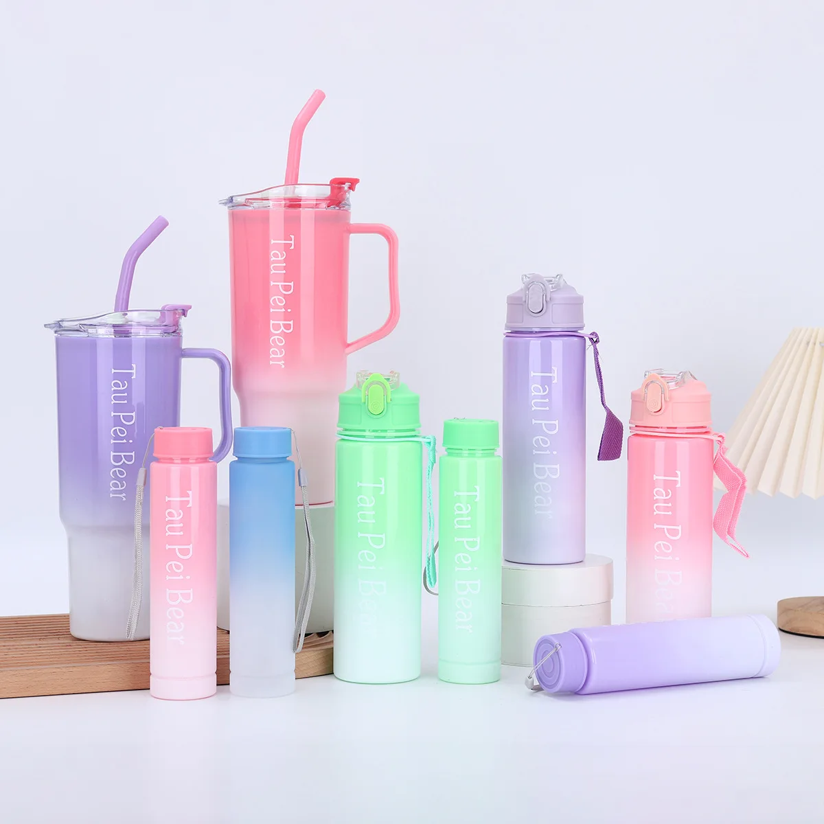 KK39 Large 40oz Gradient Plastic Cup Large Capacity Straw Ice Cream Cup Outdoor Portable Handle Cup Three piece Set