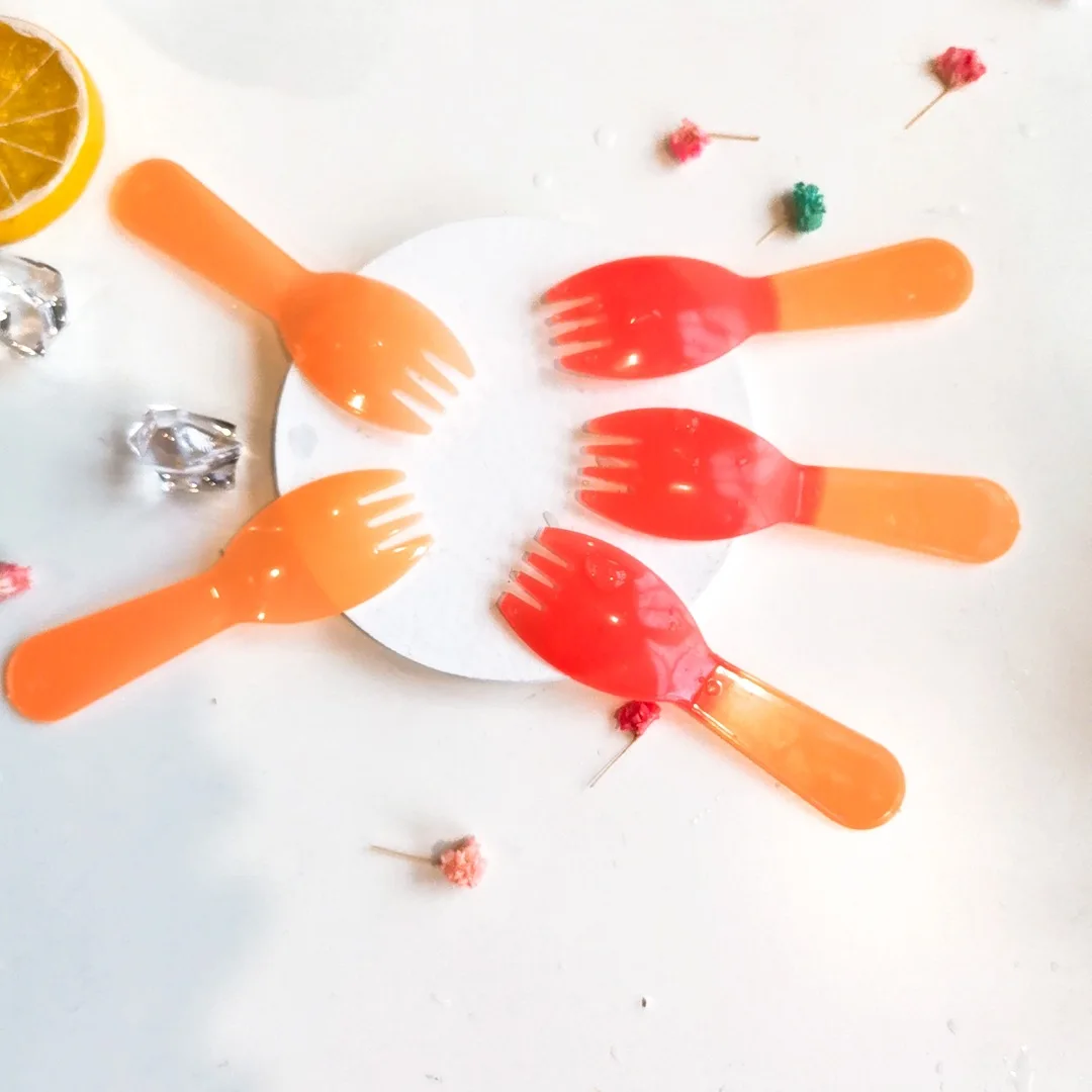 Wholesale factory small custom clear blue disposable plastic mini fork for fruit dessert and frozen cakes