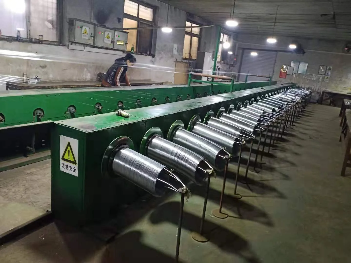  Горячая окунутая гальванизированная проволока 0 55 мм завод