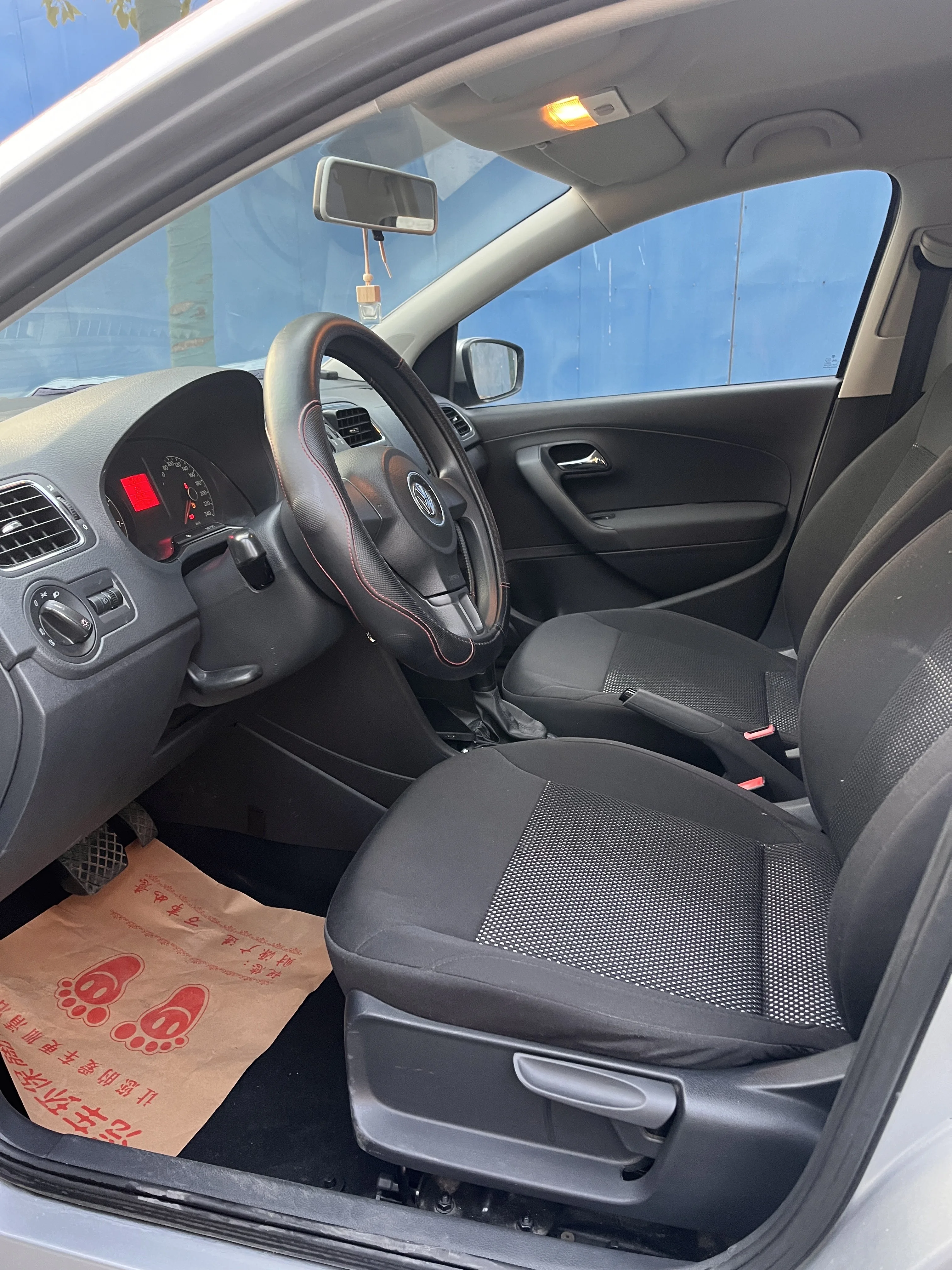 Best-Selling Used Volkswagen Polo Turbo Gasoline Sedan with Manual Transmission Fabric Seats
