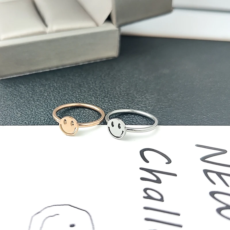 Japanese and Korean version of the smiling face ring female simple sweet and cute creative thin tail ring