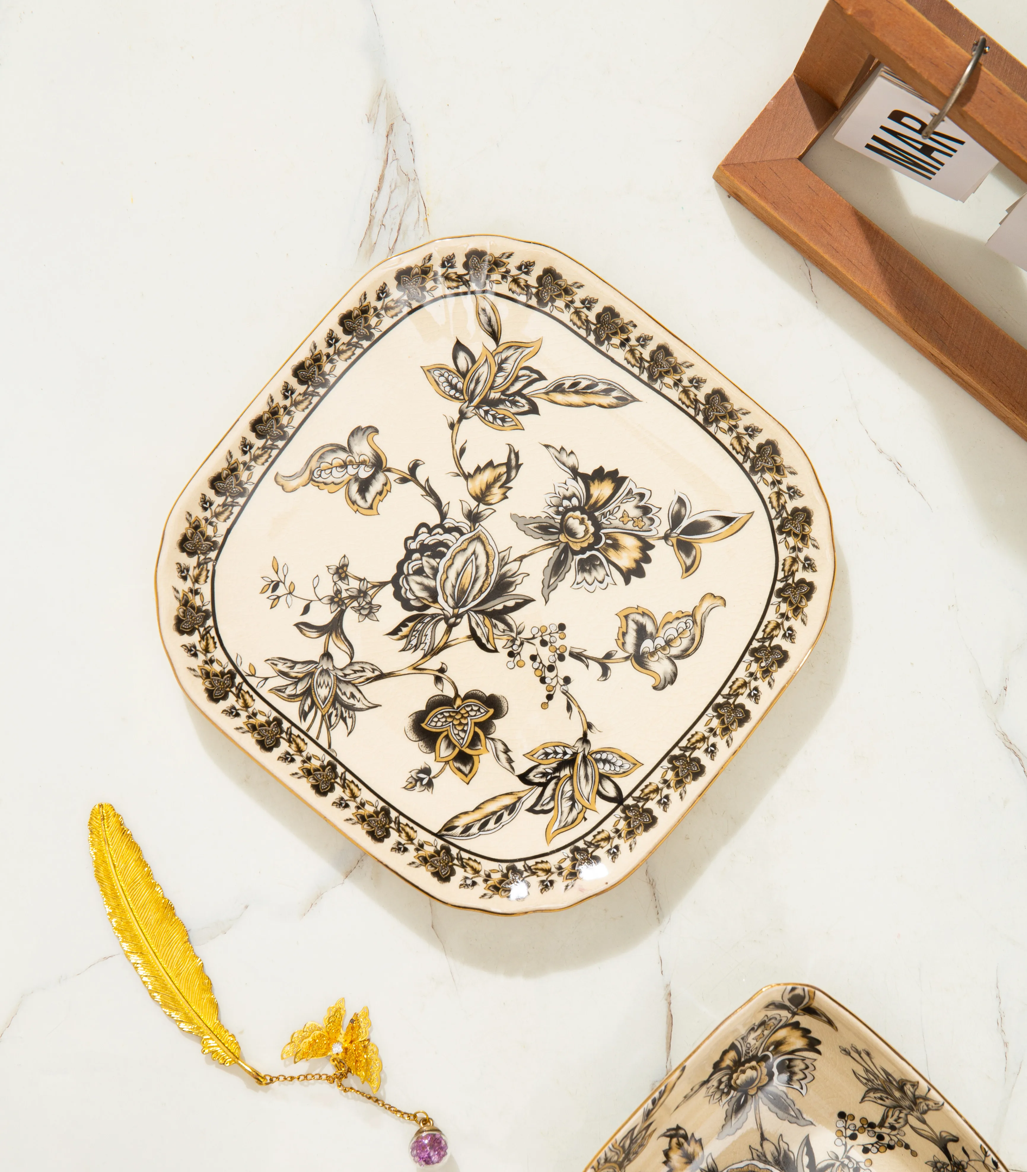 China manufacture high quality retro style handmade the middle east style luxury fruit plate bule flower pattern ceramic plate